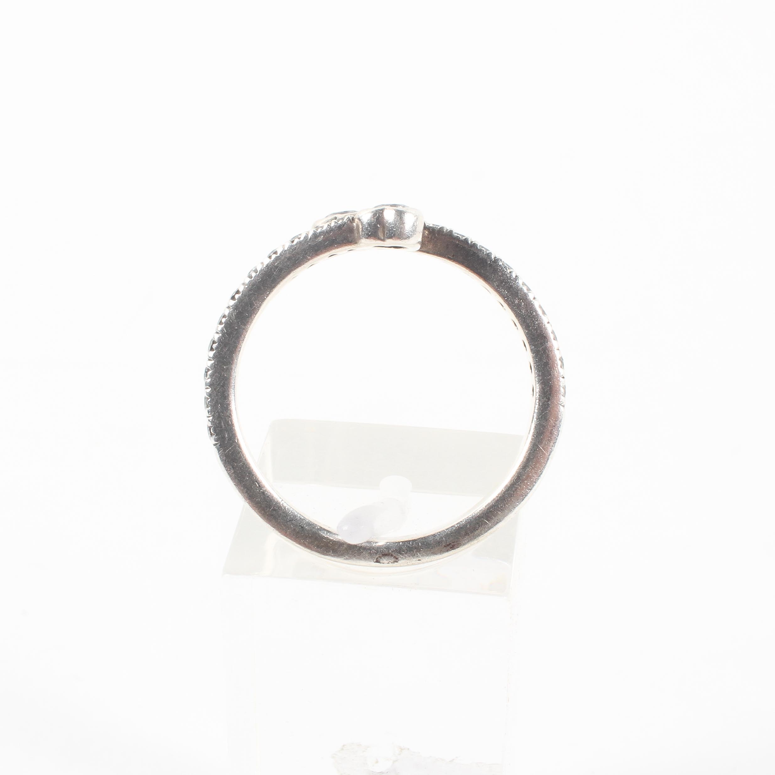 A sterling silver crossover ring set with heart and round cut colourless cubic zirconia. - Image 3 of 4