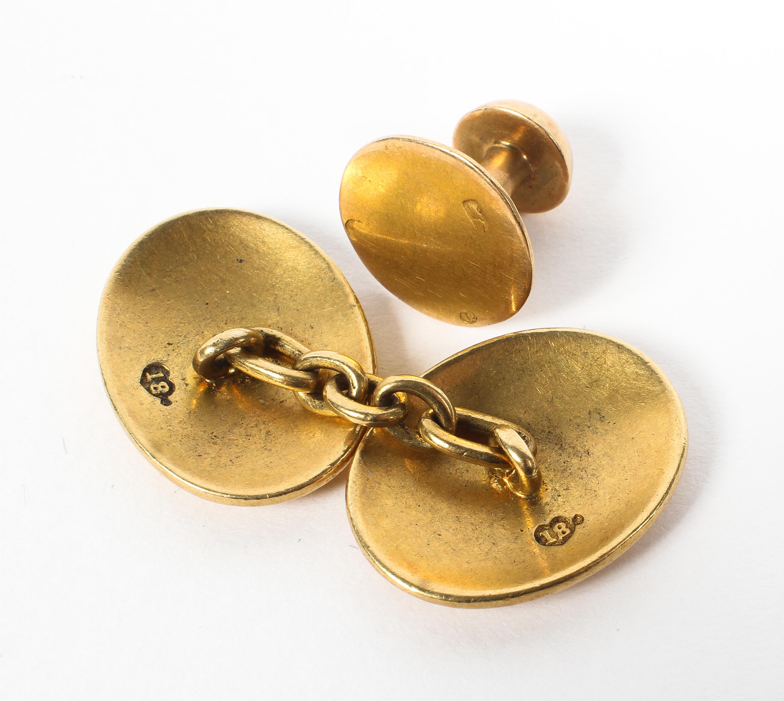 A single heavy gauge gentleman's cufflink together with a yellow metal stud. 10.6g. - Image 2 of 2