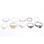 A collection of sterling silver and white metal 925 stamped rings. 20g.