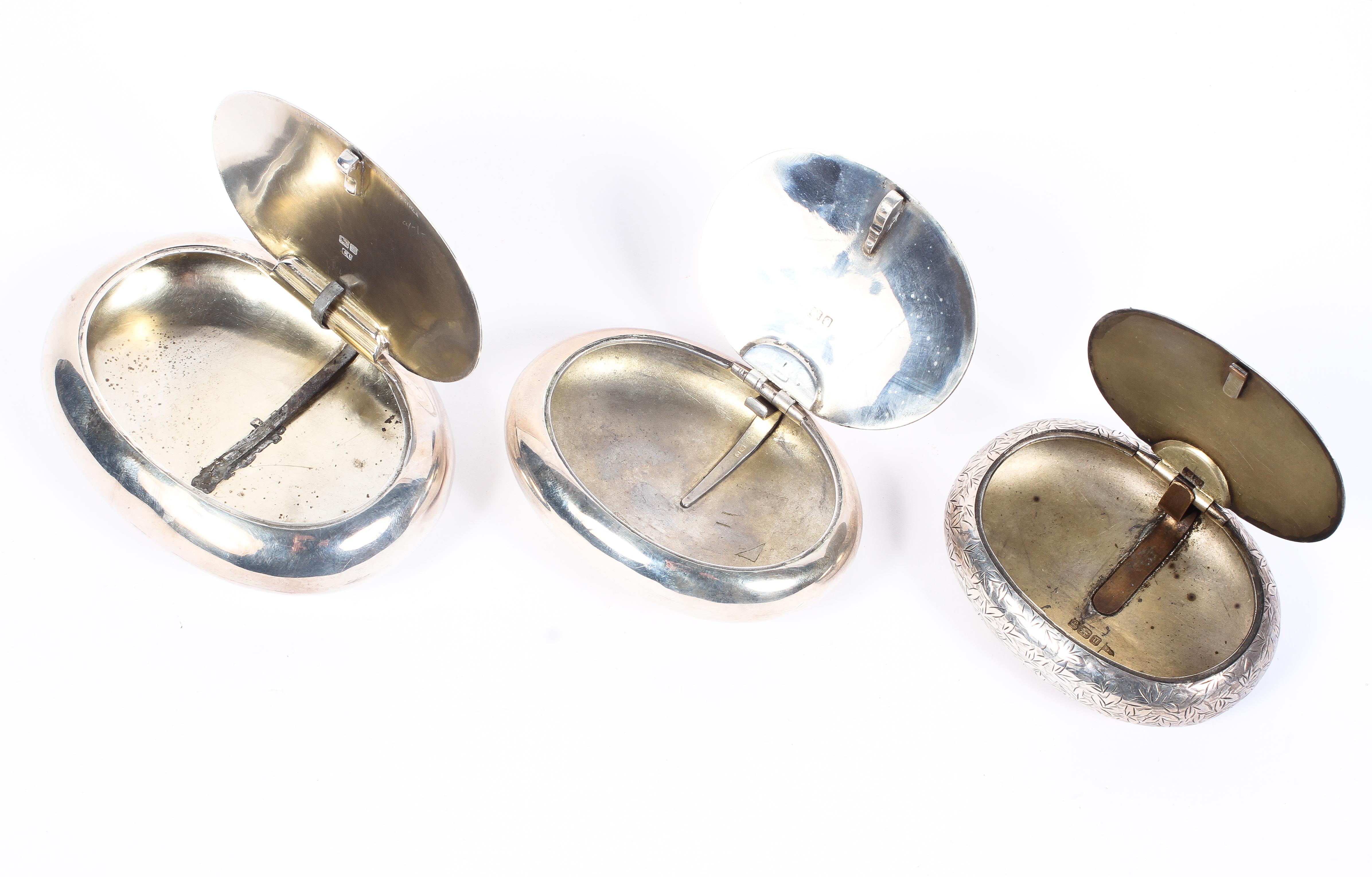 Three silver snuff boxes of oval form, each with squeeze opening mechanism, - Image 2 of 3