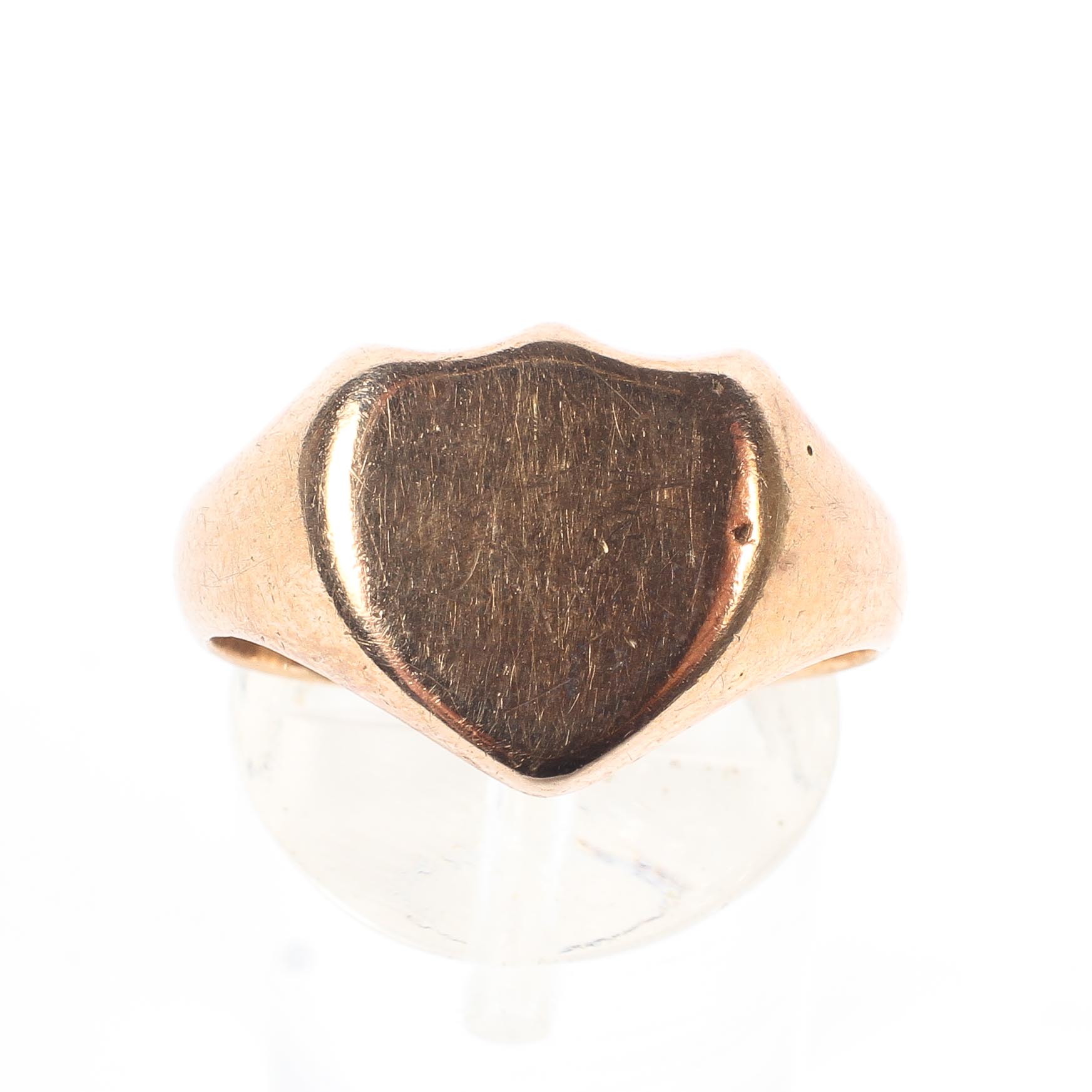 A 9ct rose gold signet ring with shield shaped cartouche. 5.1g. Size N. - Image 2 of 4