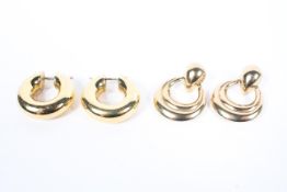 Two pairs of unmarked yellow metal hoop earrings. 12.3g.