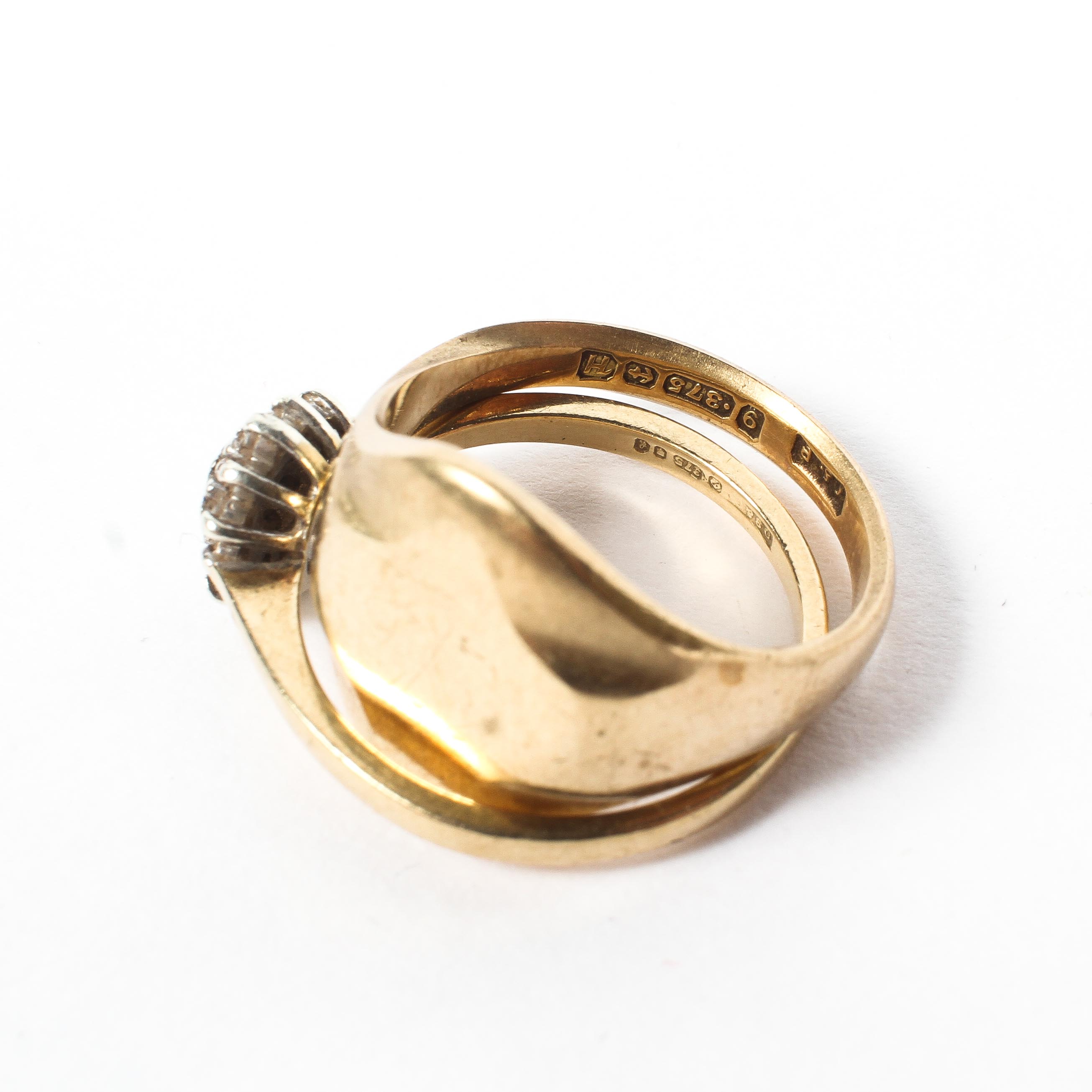 Two 9ct gold items. A gents signet ring together with a 9ct gem set ring. 6.8g. - Image 2 of 2