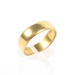 A 22ct gold wedding band. 4.7g. Size O.