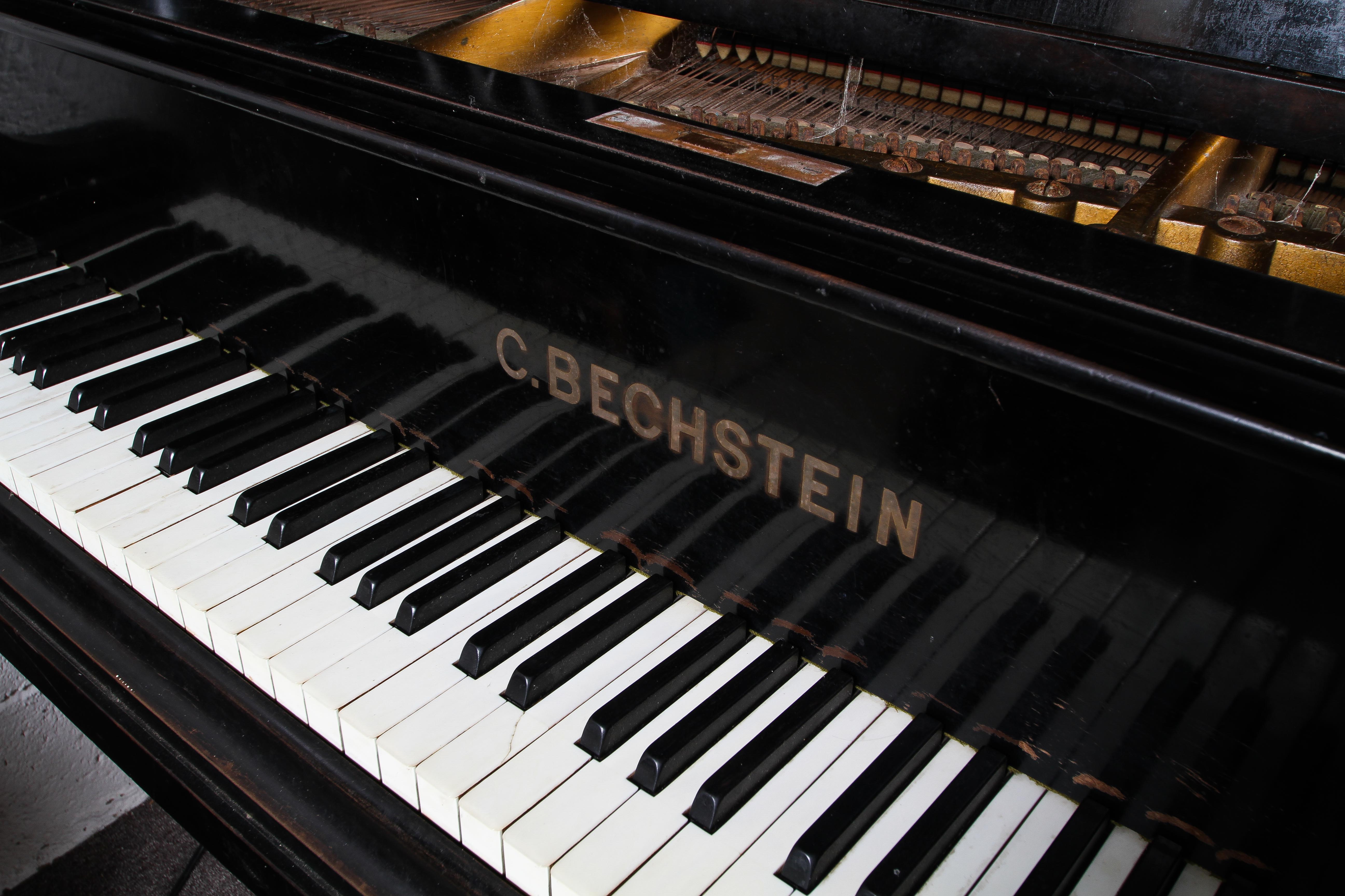 A vintage C. Bechstein baby grand piano, on wheels, in ebonised case, approximately 162cm long. - Image 3 of 7