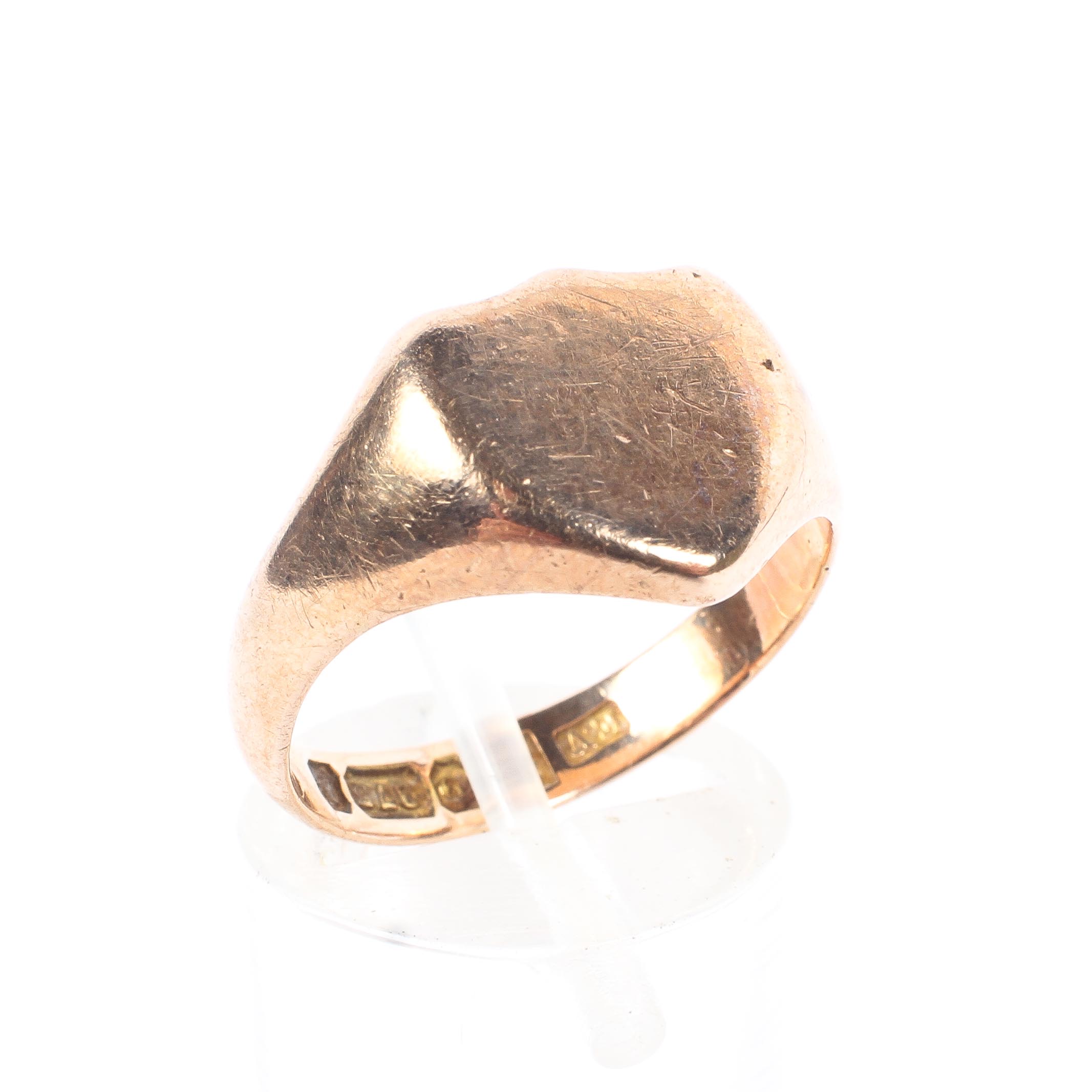 A 9ct rose gold signet ring with shield shaped cartouche. 5.1g. Size N.