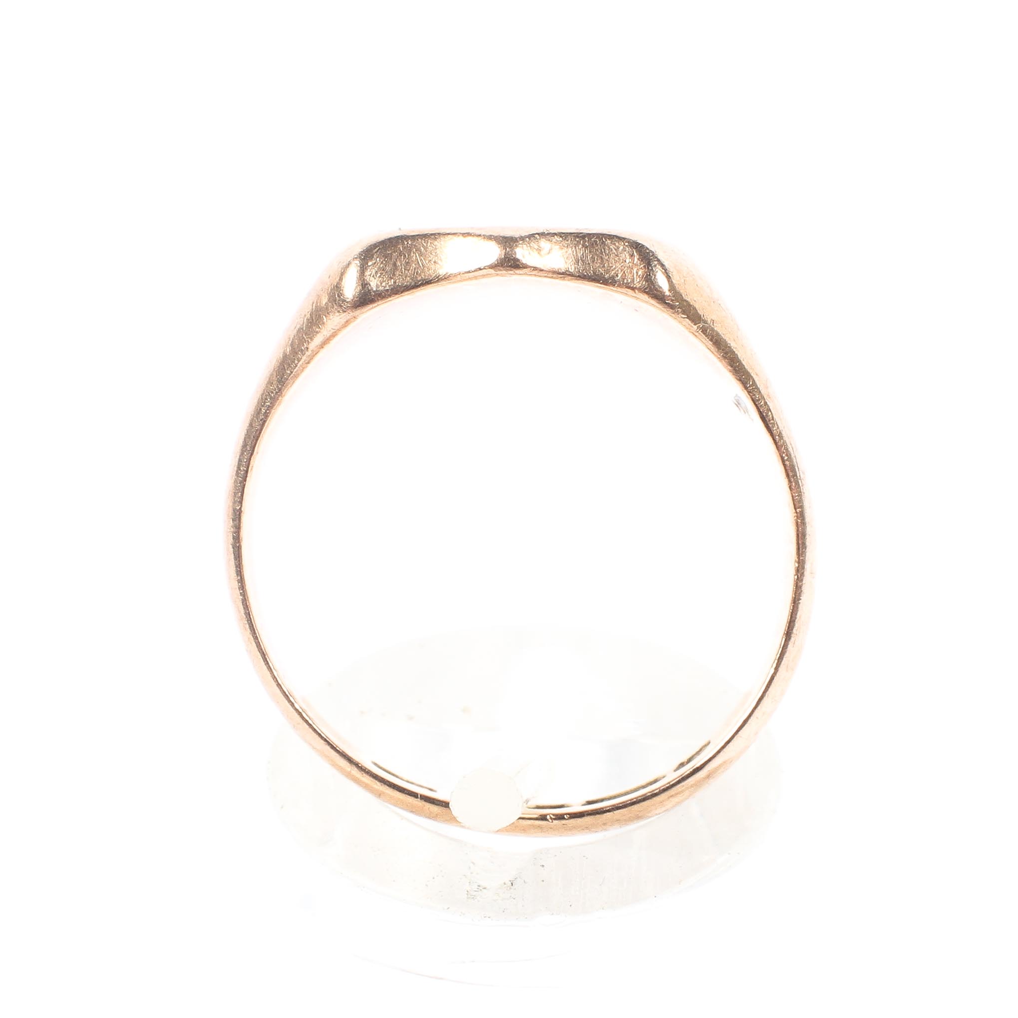 A 9ct rose gold signet ring with shield shaped cartouche. 5.1g. Size N. - Image 3 of 4