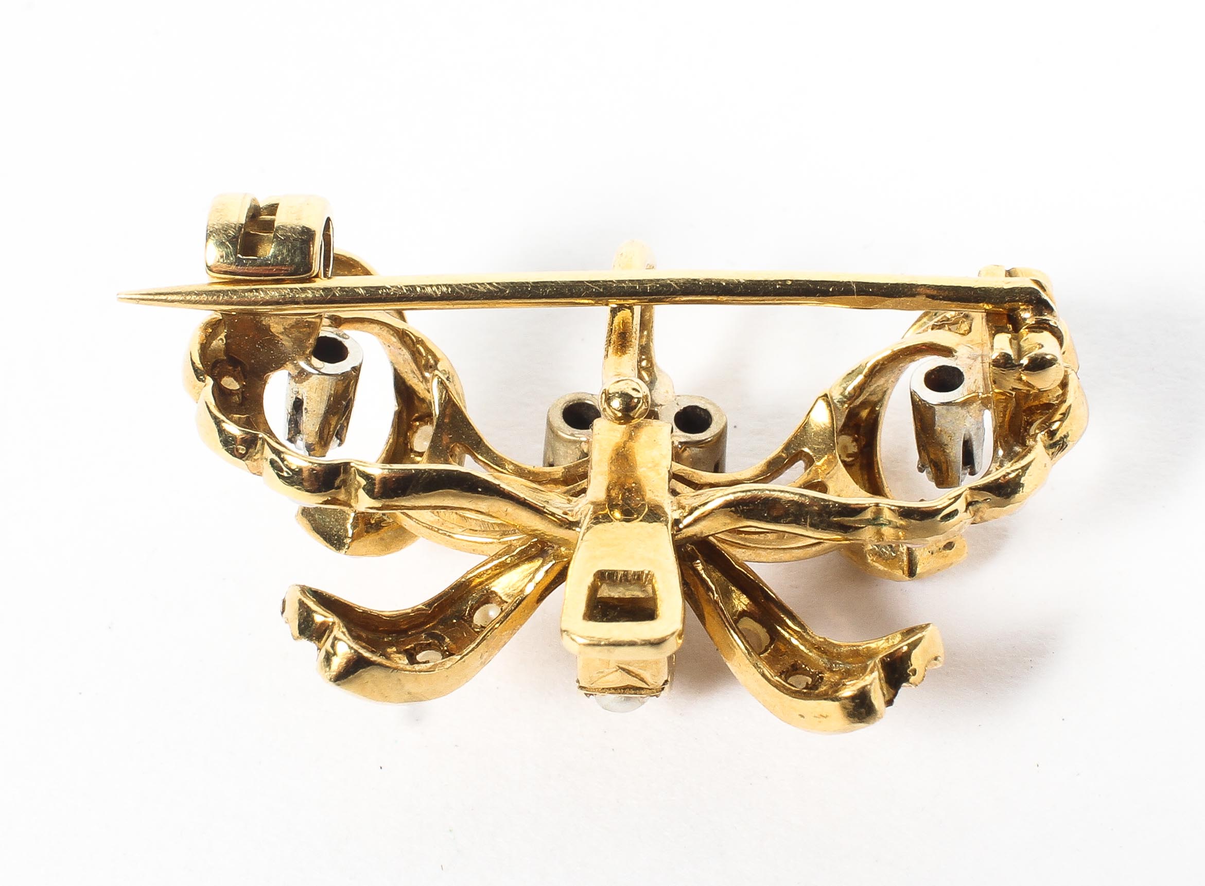 A yellow metal diamond and seed pearl bow brooch. 6.5g. - Image 2 of 2