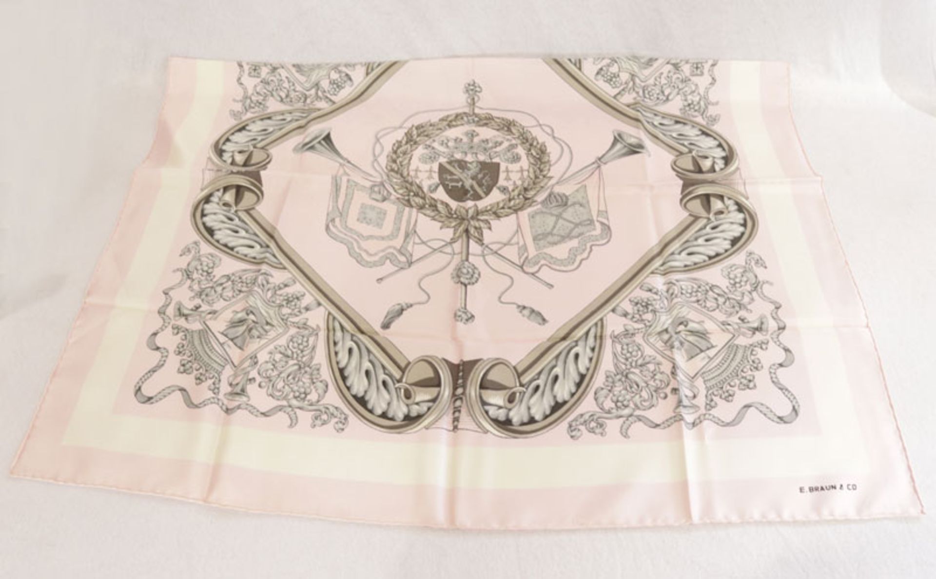 Tuch E. Braun & Co., Wappendekor in rose/grau 87 cm x 87 cm