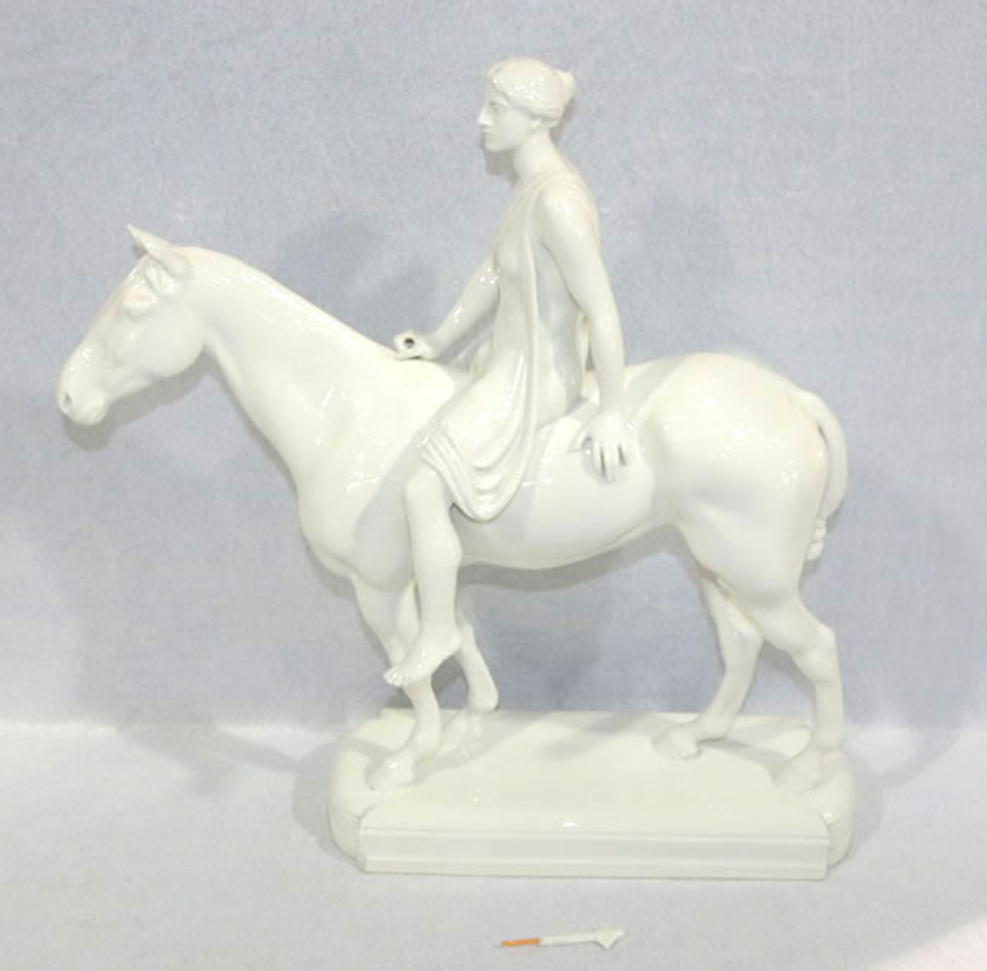 Porzellan Figurengruppe, wohl KPM, nicht gemarkt, 1. Hälfte 20. Jahrhundert, 'Amazone zu Pferd',