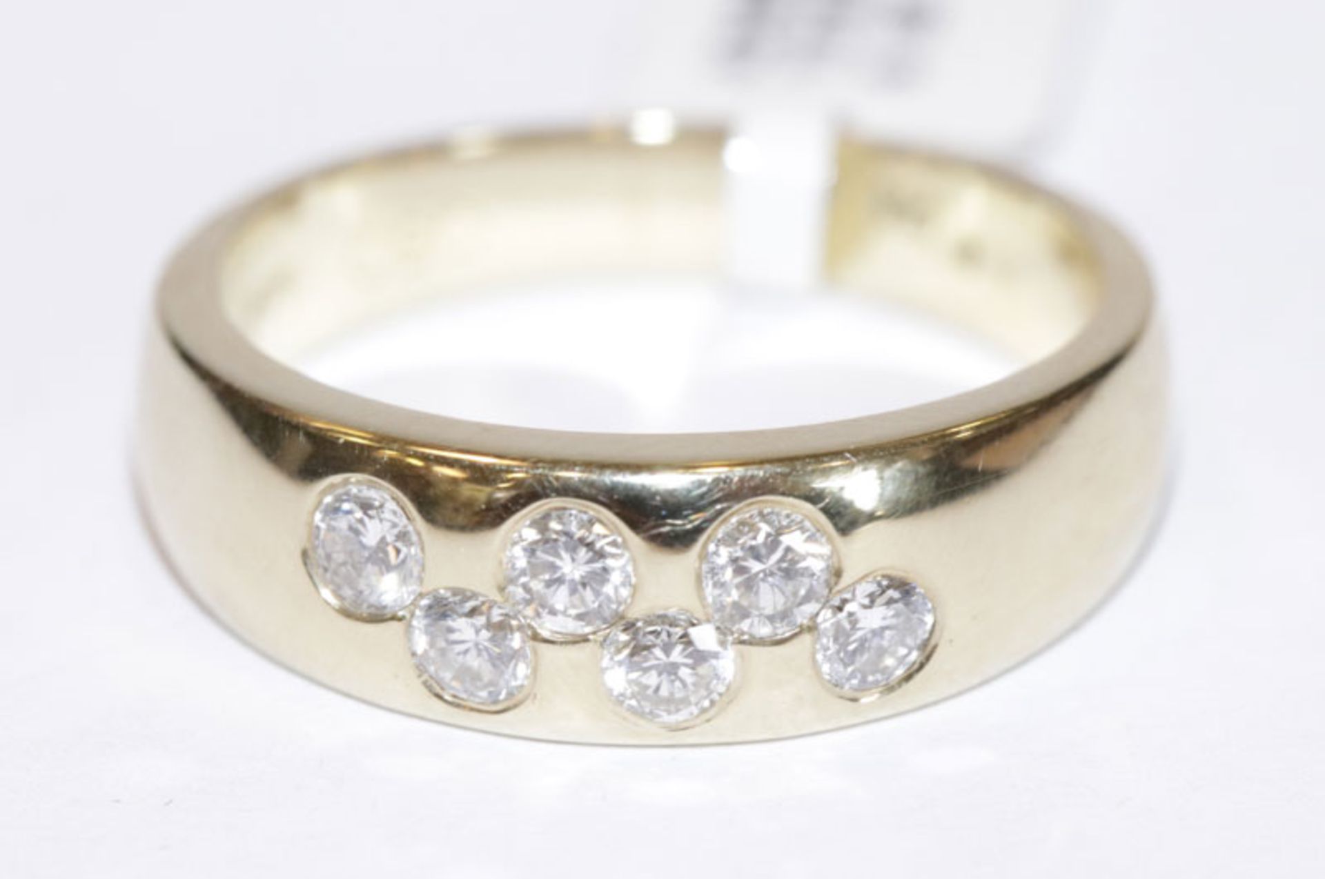 Massiver 14 k Gelbgold Ring mit 6 Diamanten, zus. 0,58 ct., 6,98 gr., Gr. 58