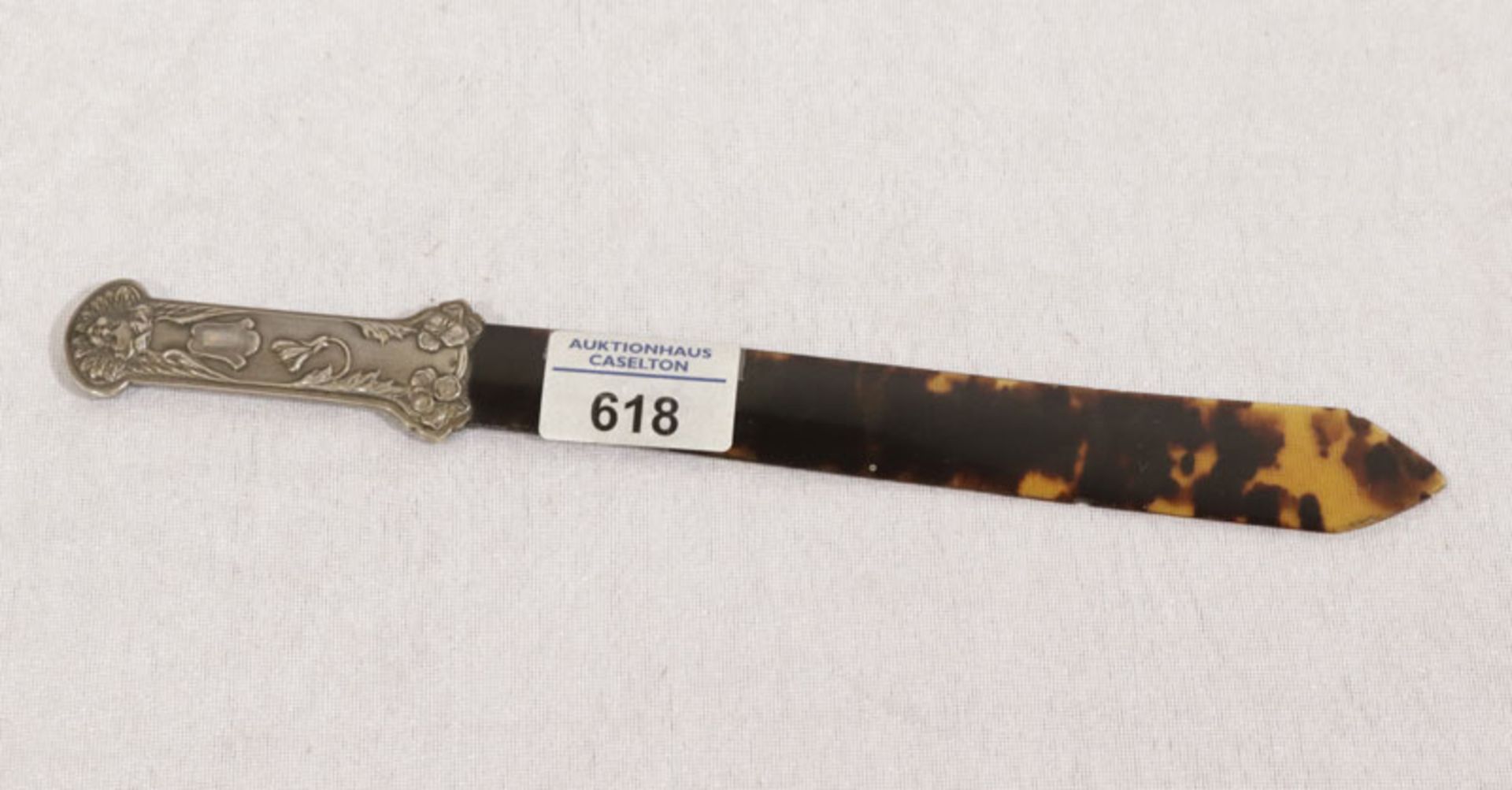 Brieföffner, Schildpatt und mit Silbergriff (geprüft), L 27 cm, Alters- und Gebrauchsspuren