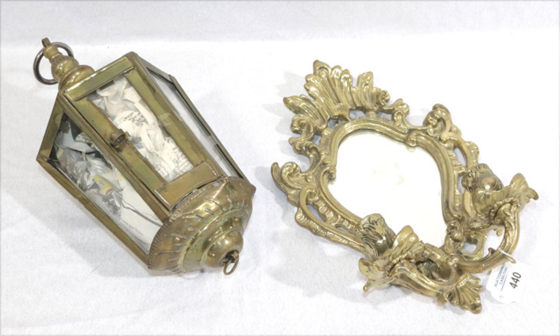 Laterne Messing/verglast, H 33 cm, D 16 cm, Gläser locker, Alters-und Gebrauchsspuren, und Messing