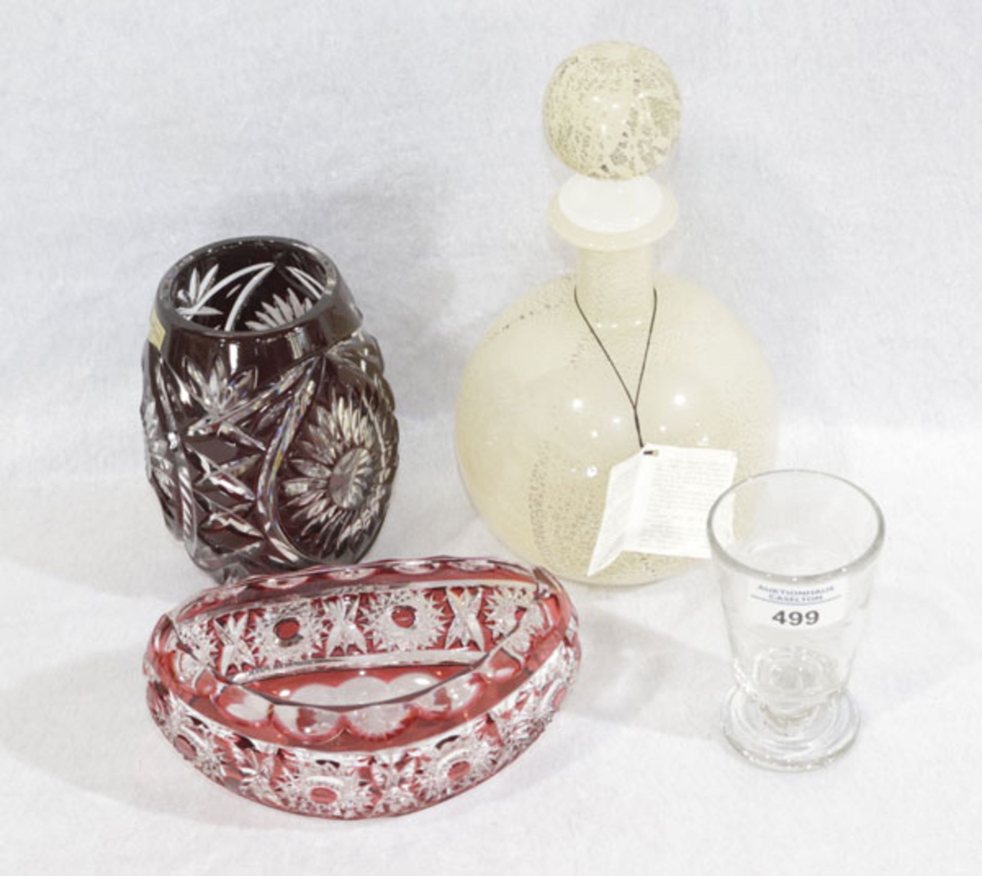 Glas-Konvolut: Murano Karaffe, H 25 cm, D 14 cm, Überfang Vase, H 15 cm, D 11 cm, Schale, H 9 cm,