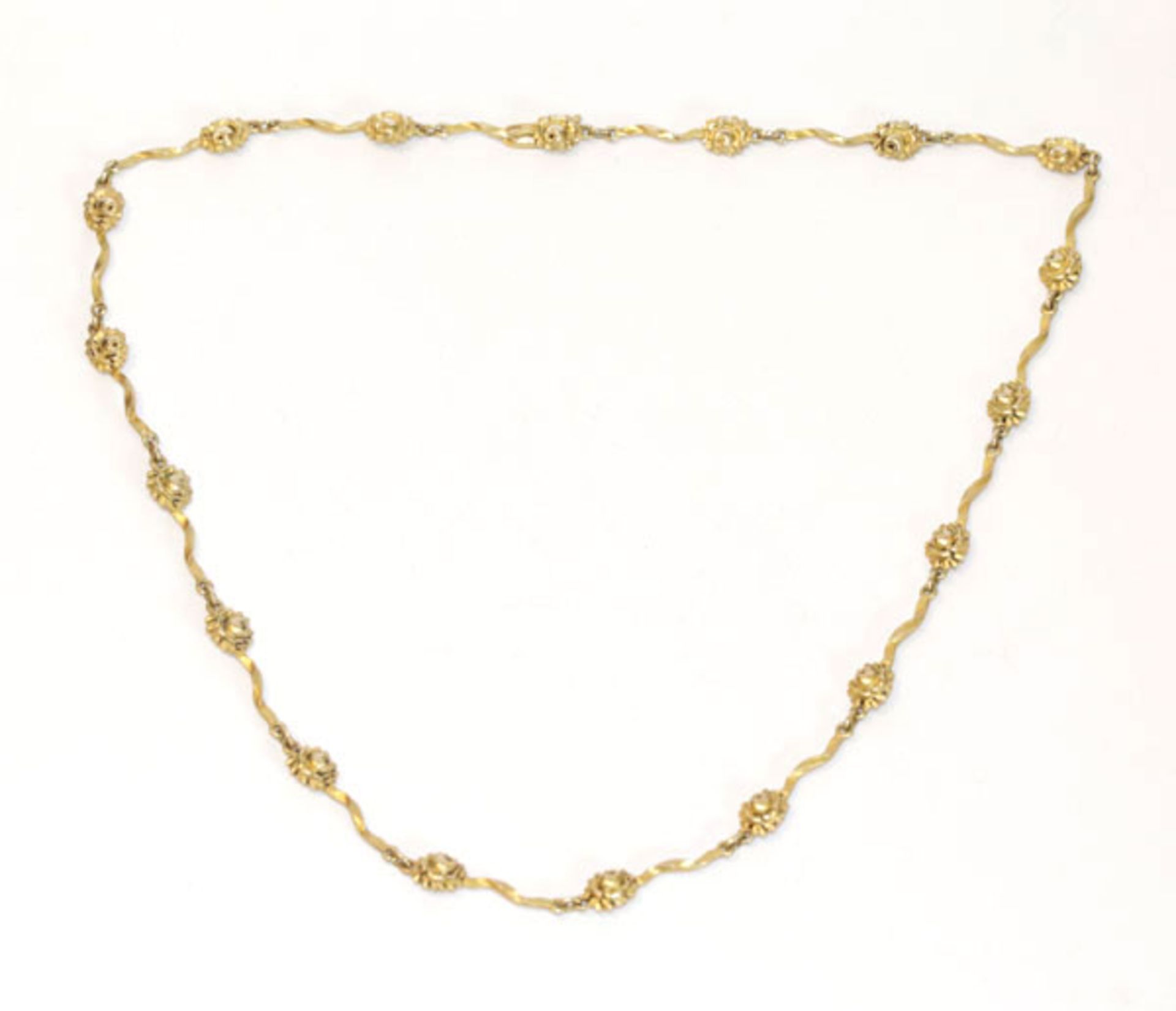 14 k Gelbgold Collier mit reliefiertem Blütendekor, 17,8 gr., L 40 cm