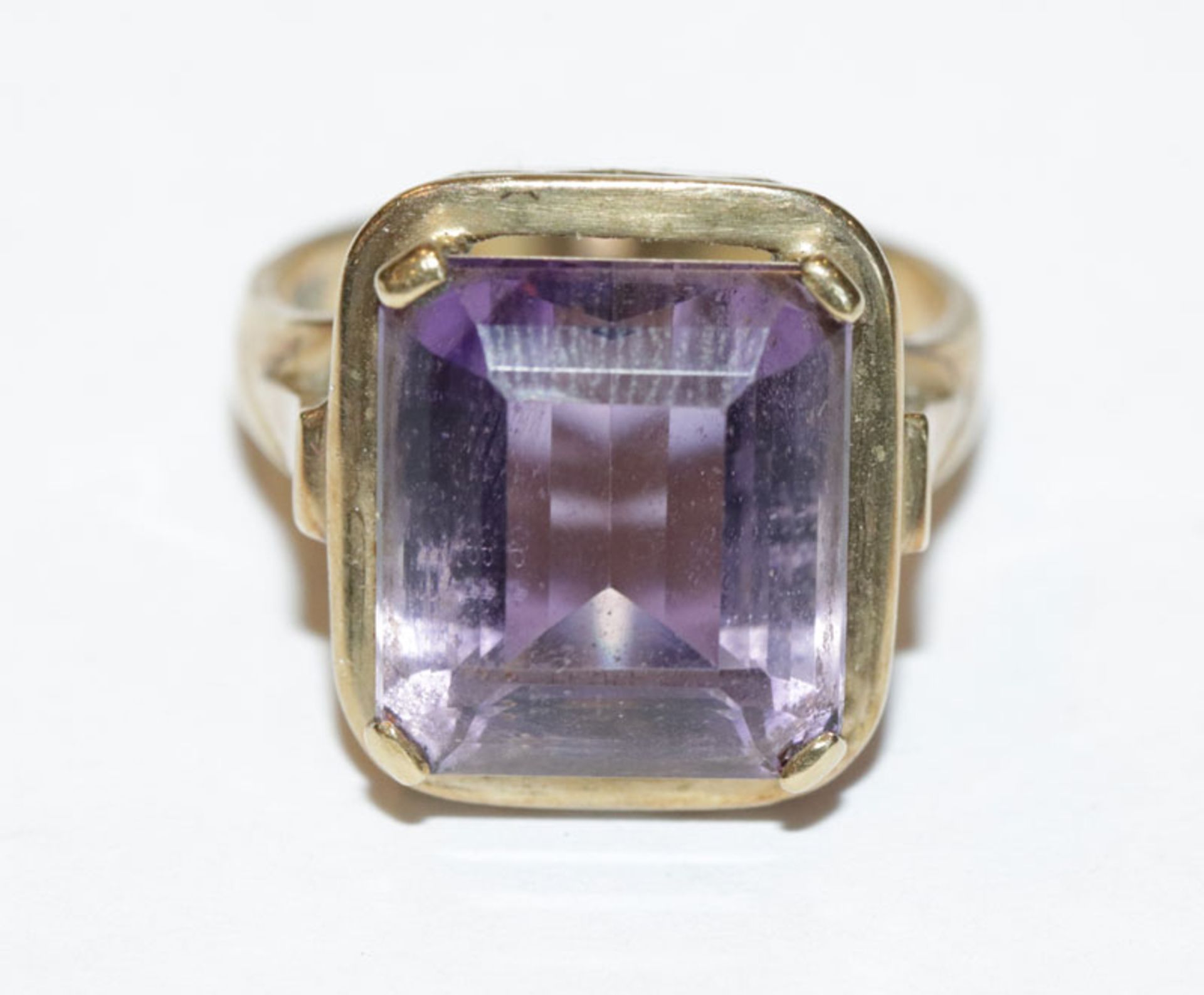 14 k Gelbgold Ring mit Amethyst, 6,8 gr., Gr. 55