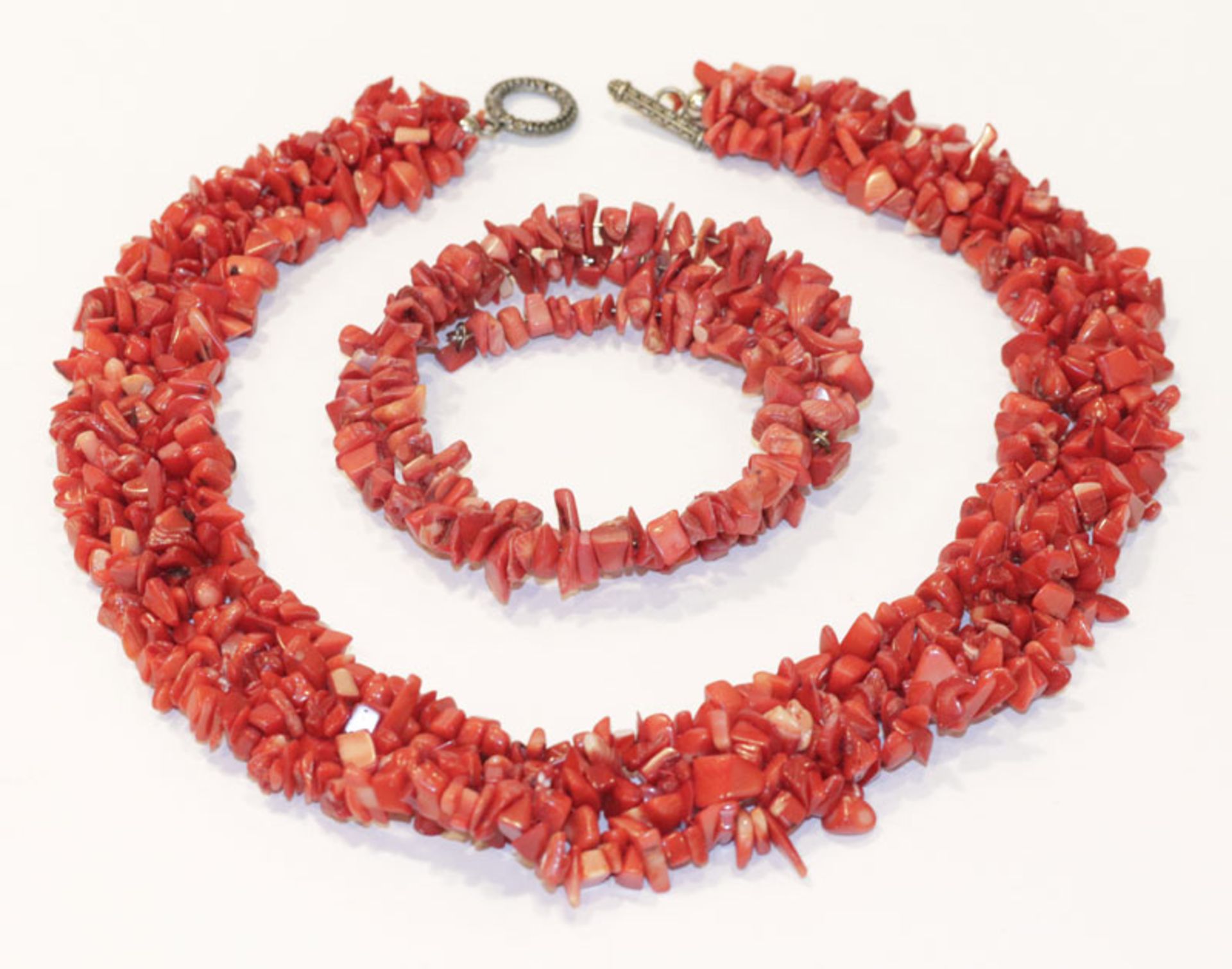 Dekoratives, rotes Modeschmuck-Collier, L 36 cm und passendes Armband