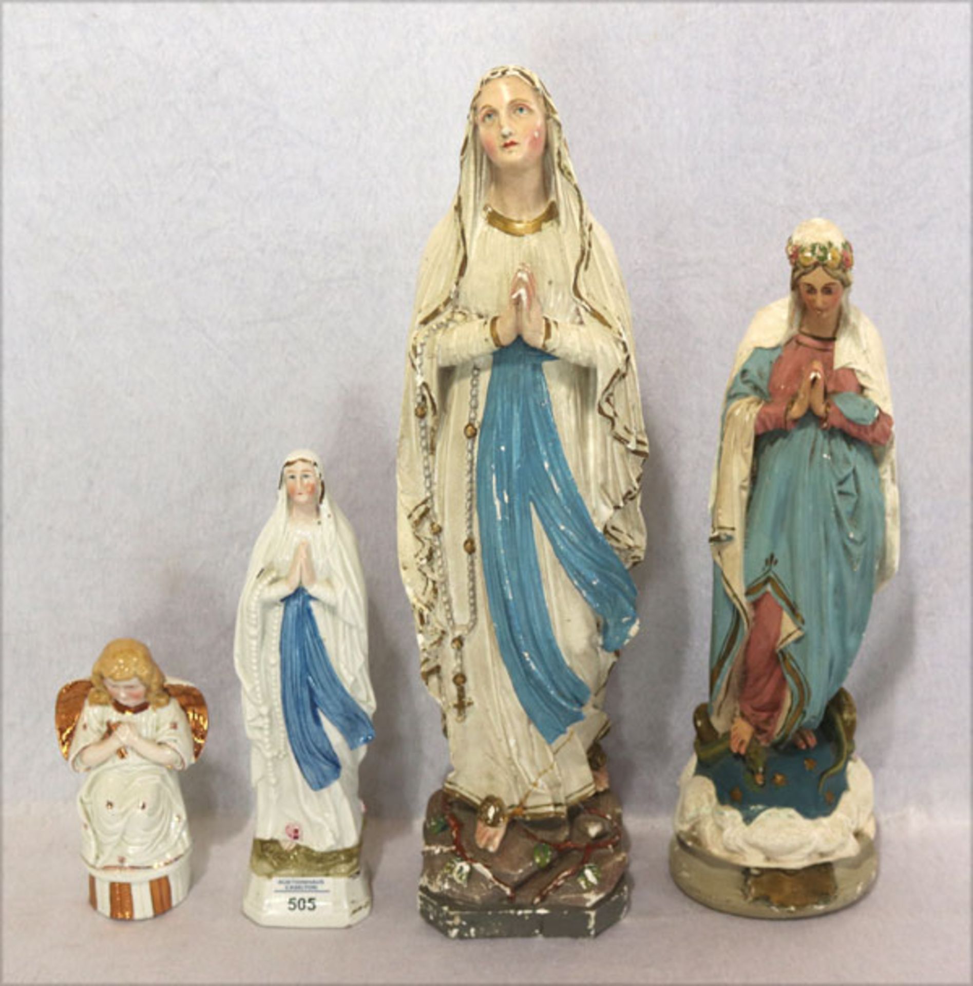 Konvolut von 4 religiösen Figuren, Keramik und Gips, Madonnen und Schutzenge, teils bemalt/glasiert,