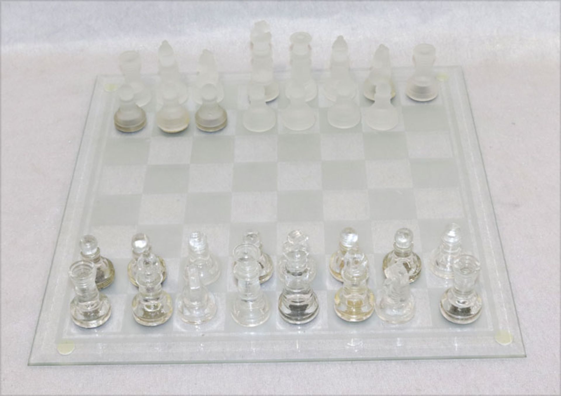 Glas Schachspiel, nicht komplett und bespielt