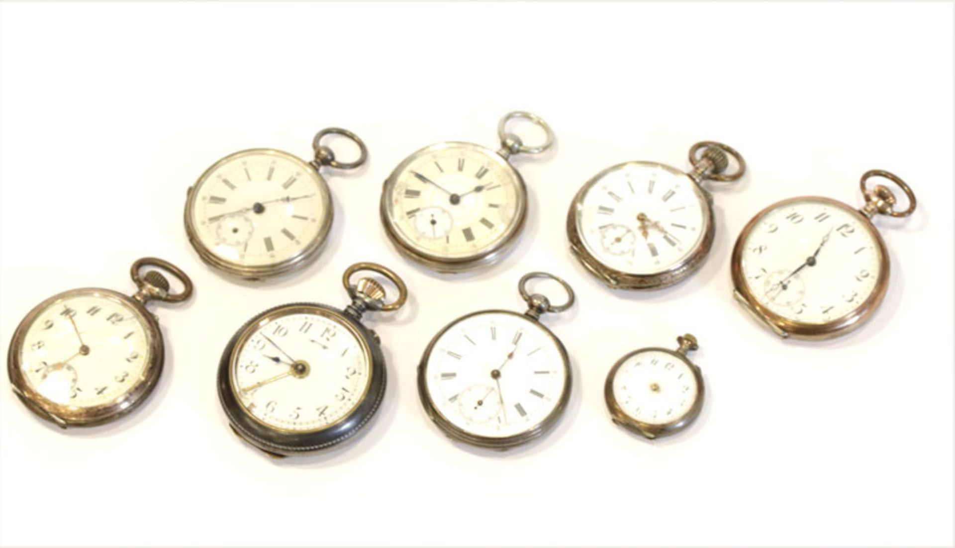 Konvolut von 8 meist Silber Taschenuhren, teils intakt, eine mit Wecker, teils beschädigt, getragen