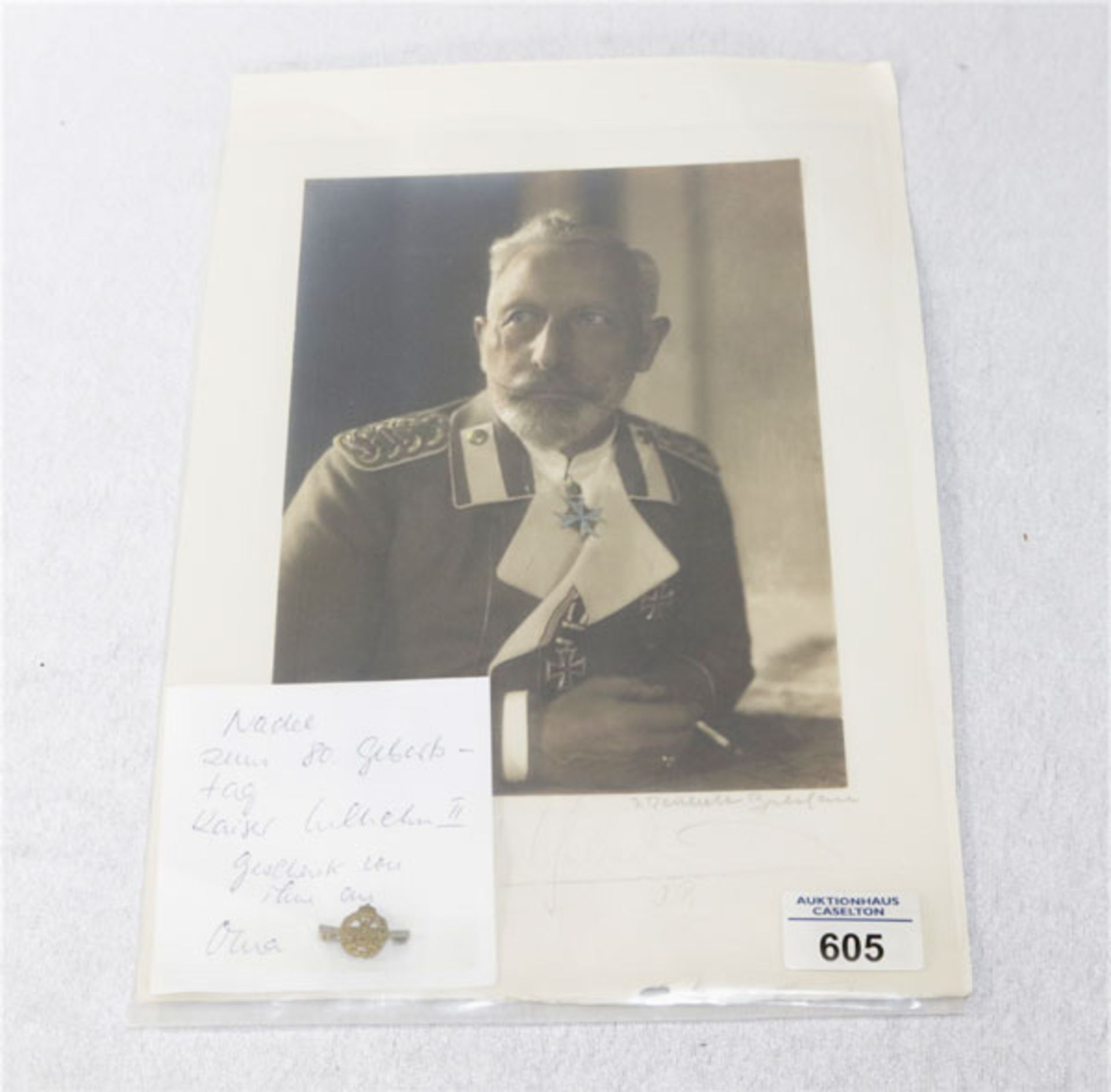 Foto von Kaiser Wilhelm II. mit Signatur und eine Nadel, wurde nur an seinem 80. Gebrutstag an seine