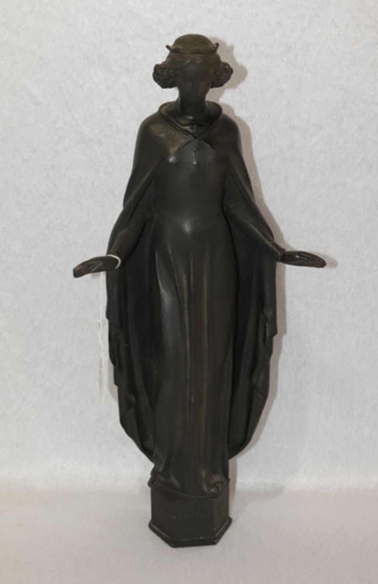 Eisenfigur 'Hl. Barbara' am Sockel mit Bergwerkszeichen, Schutzpartonin der Bergleute, H 38 cm