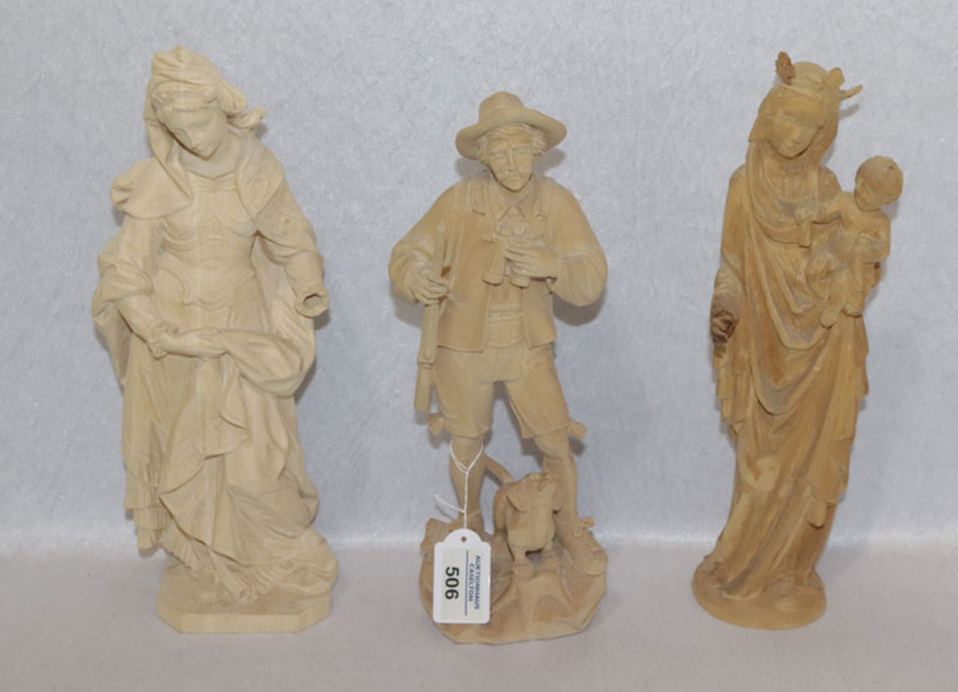 3 Holz Figurenskulpturen, Jäger mit Hund, Maria mit Kind und Heiligendarstellung, Hand fehlt,