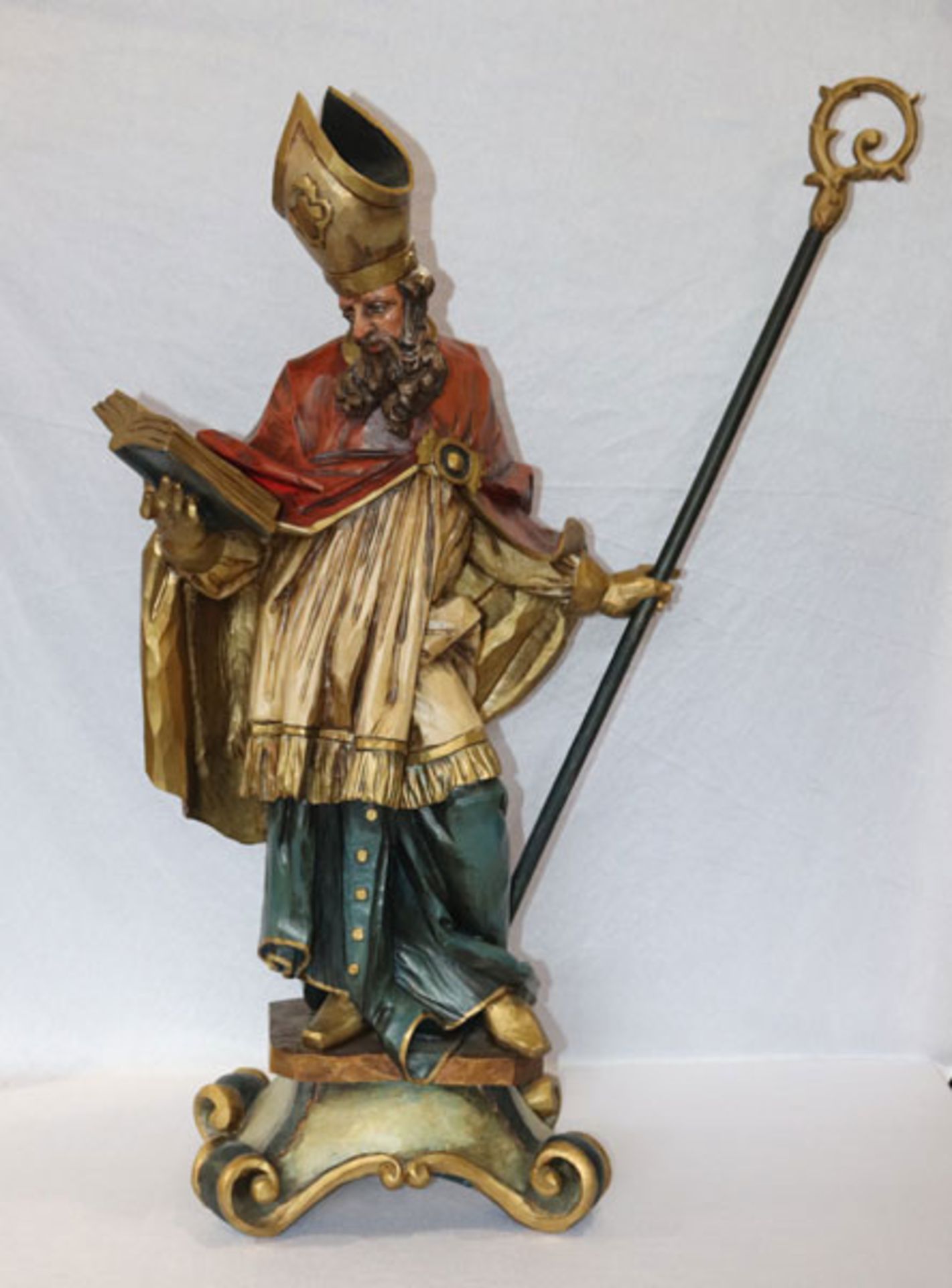 Holzfigurenskulptur auf Sockel 'Heiliger Nikolaus', schön geschnitzt und farbig gefaßt, H 115 cm,