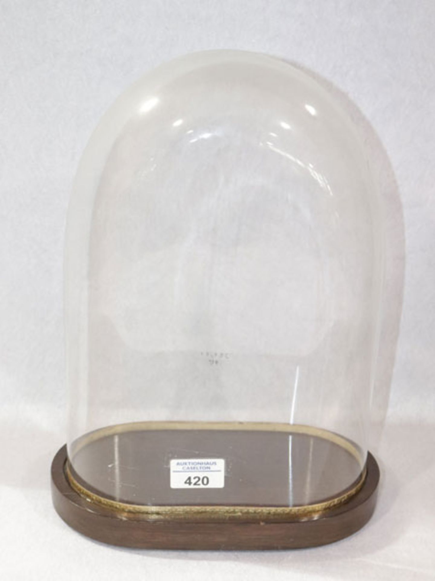 Glassturz auf Holzsockel, 19. Jahrhundert, H 35 cm, B 26 cm, T 13 cm, Abholung oder Versand per