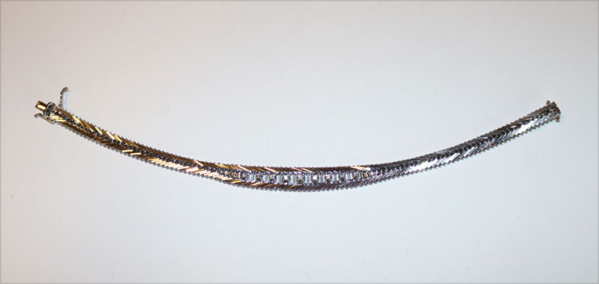 19 k Weißgold Armband mit 9 Diamanten, 25,2 gr., klassische Handarbeit, L 18,5 cm