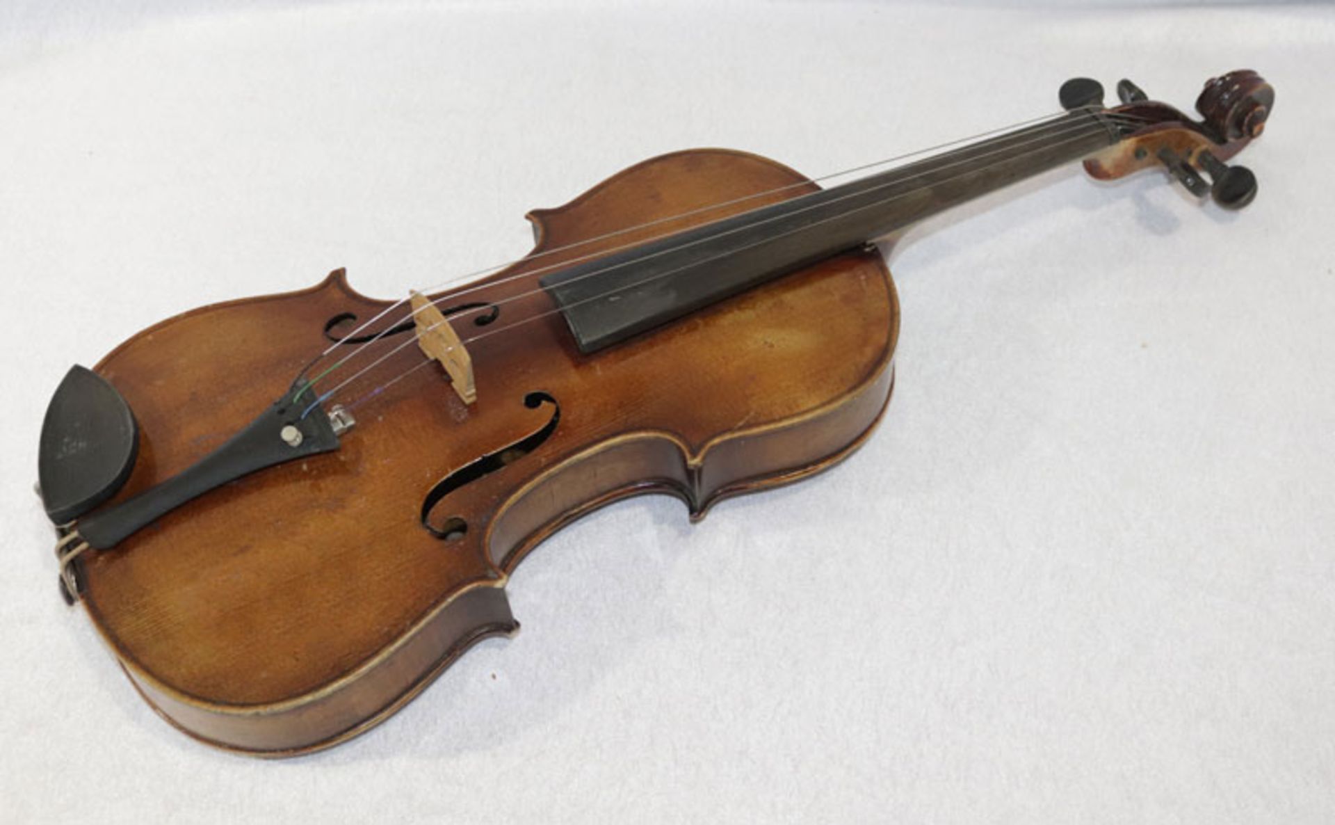 Geige, bespielt und berieben, L 60 cm