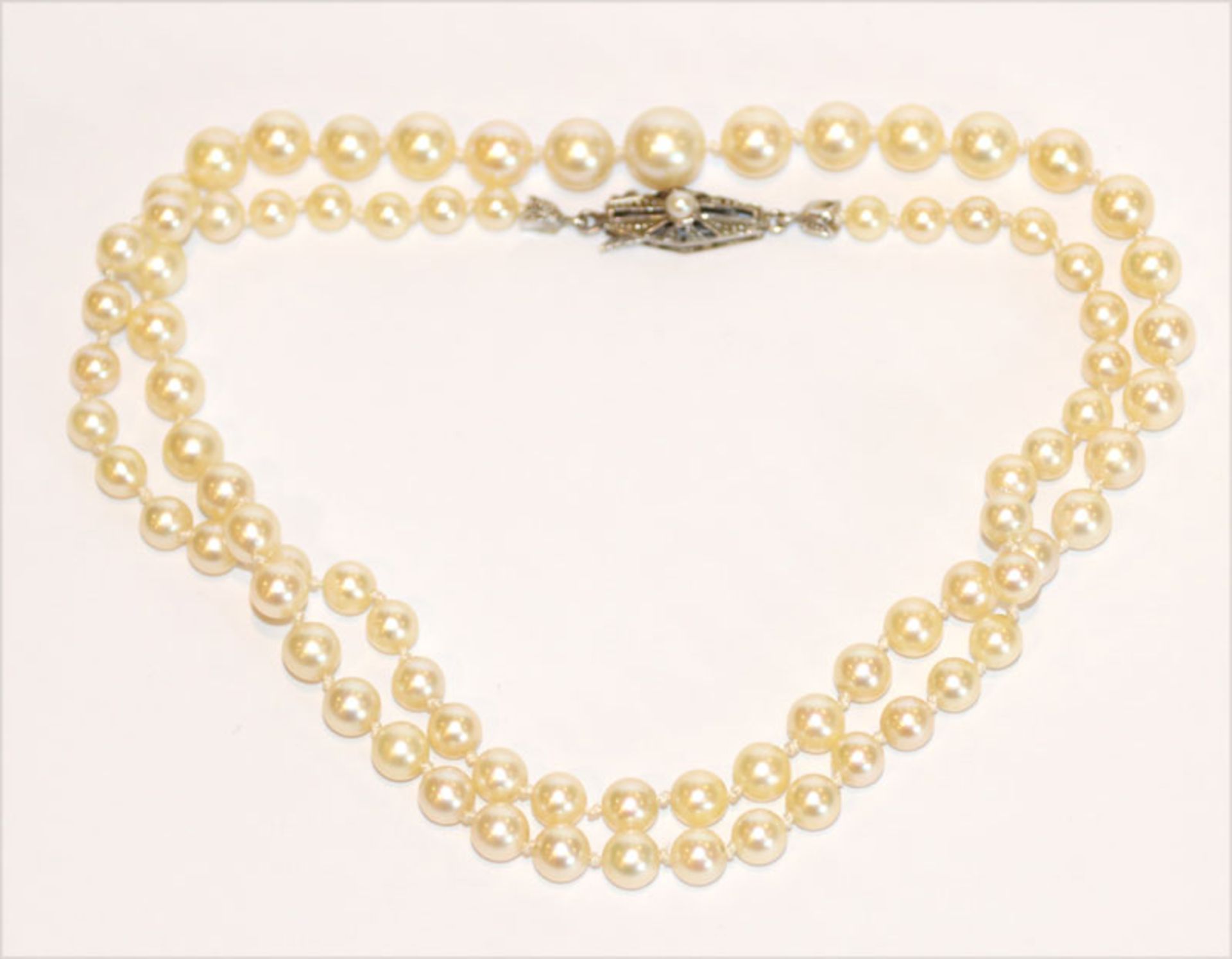 Perlenkette in Verlaufform mit 8 k Schließe, L 54 cm