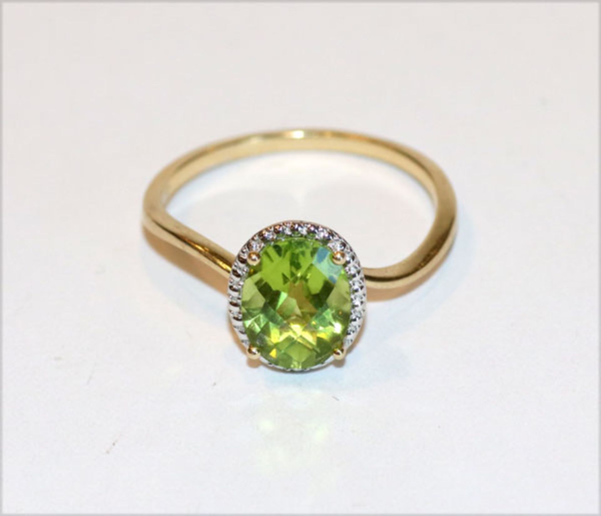 9 k Gelbgold Ring mit Peridot, Gr. 56