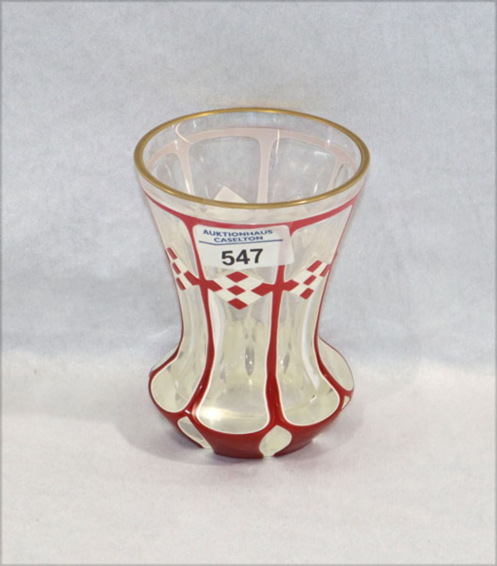 Überfang Glasbecher, Klarglas mit weiß/rotem Überfang, geschliffen, Goldrand, um 1900, wohl