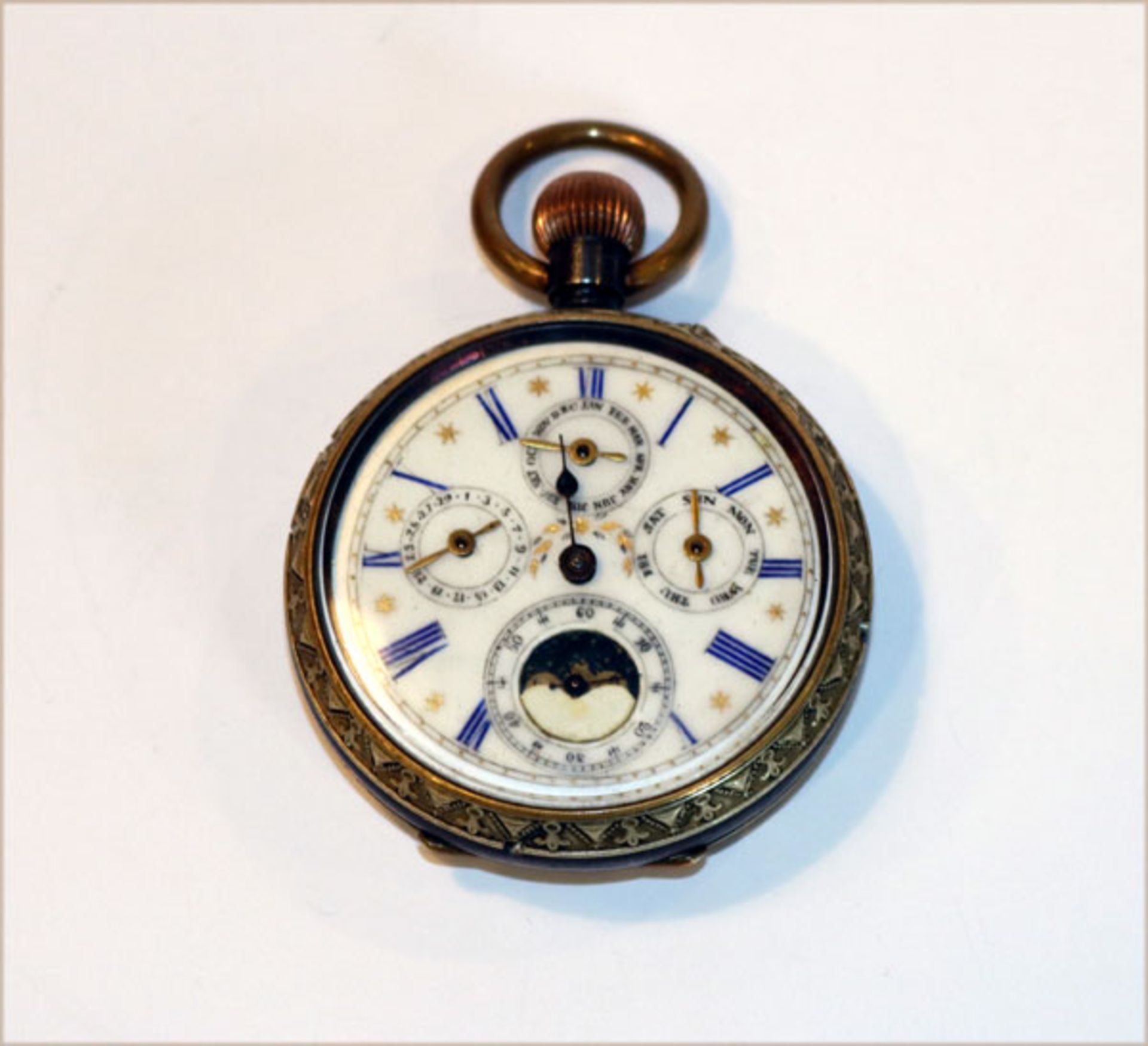 Taschenuhr um 1910, mit Mondphase, Monat, Tag und Datum, Minutenzeiger fehlt, intakt, D 5 cm,