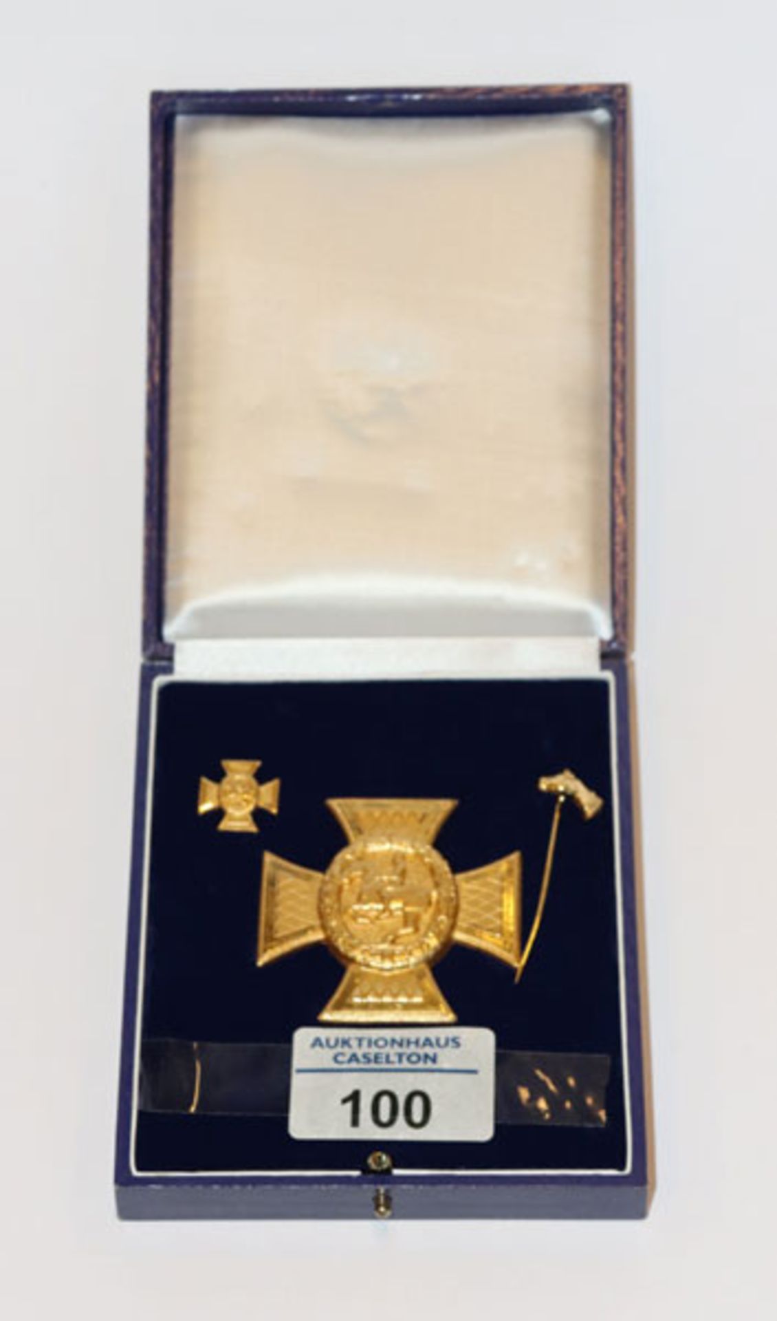 Deutsches Reiterkreuz der Reiterlichen Vereinigung in Gold mit Miniatur als Anstecknadel, in