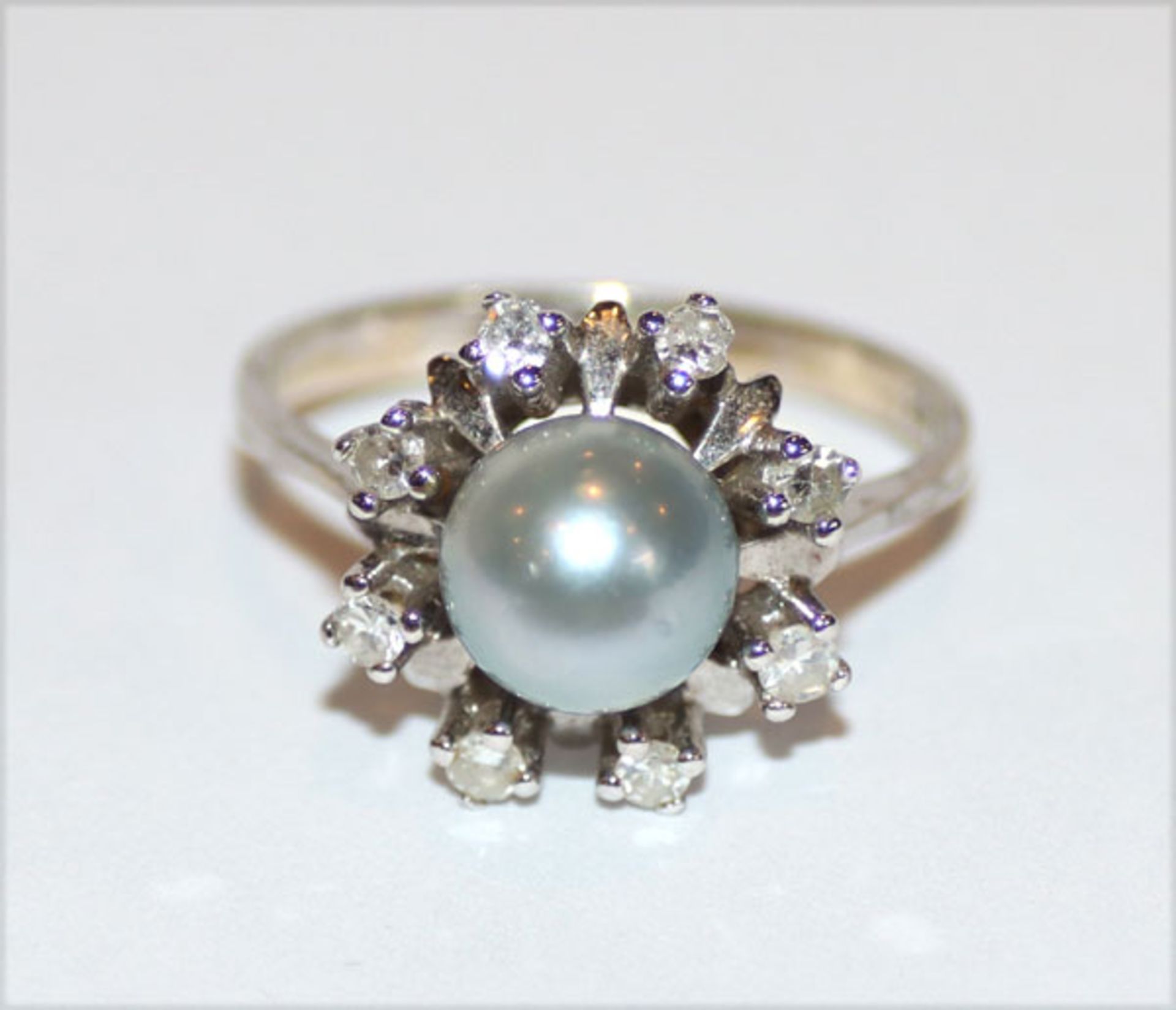 14 k Weißgold Ring mit grauer Perle und 8 Diamanten, 3,2 gr., Gr. 55
