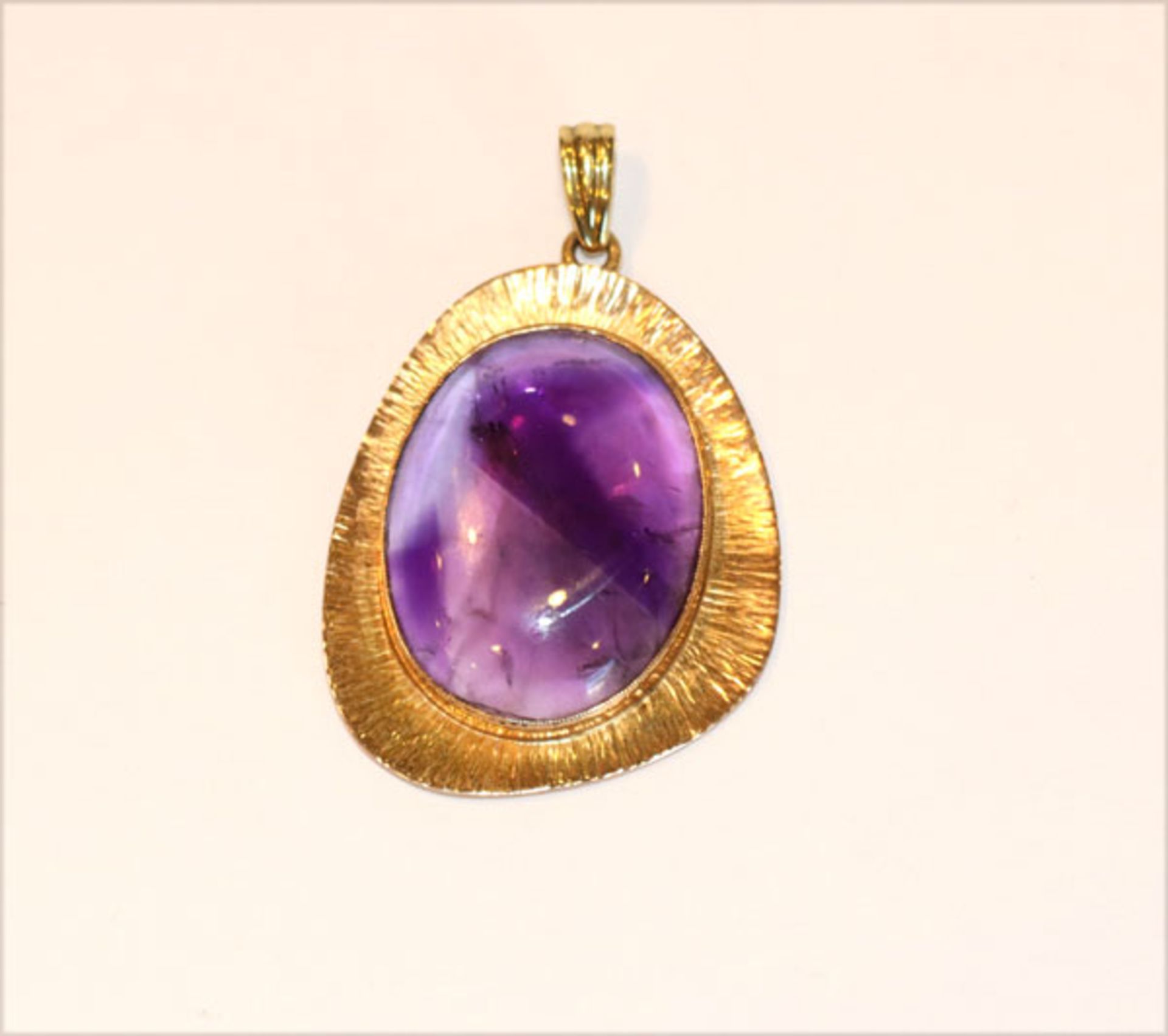 14 k Gelbgold Anhänger mit Amethyst, 8,7 gr., 4,5 cm x 3 cm