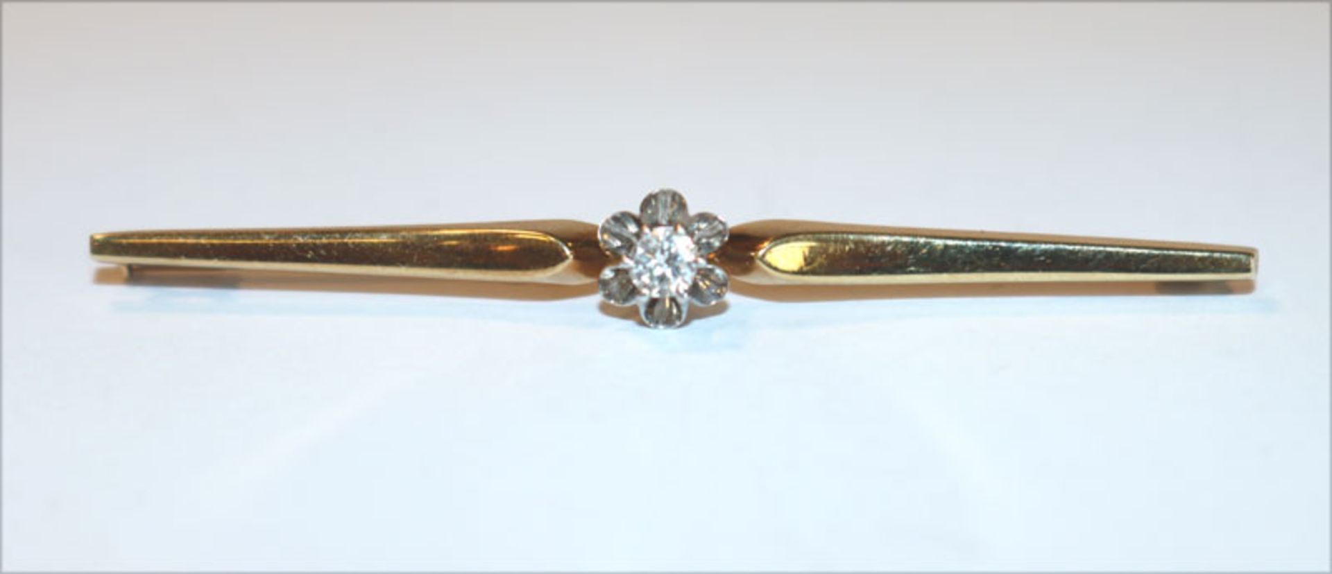 14 k Gelbgold Nadel mit in Weißgold gefaßten Diamanten, ca. 0,22 ct., 3,4 gr., B 6 cm