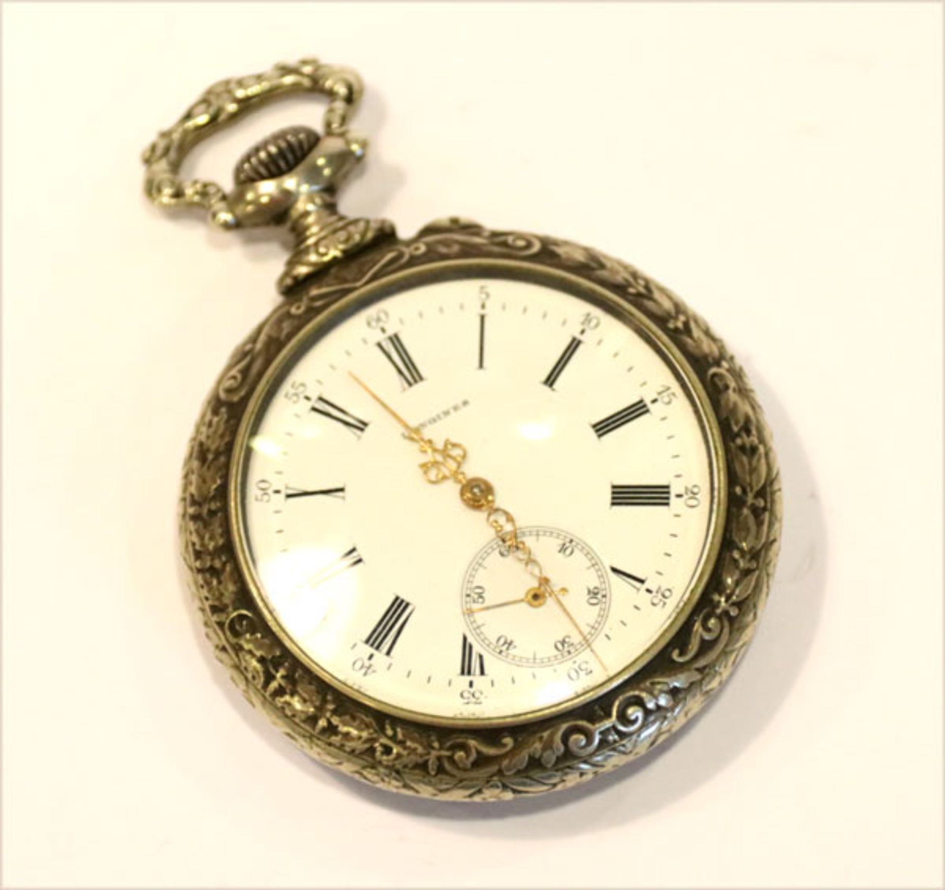 Longines Nickel Taschenuhr um 1920, rückseitig mit Reliefdekor, intakt, D 5,5 cm