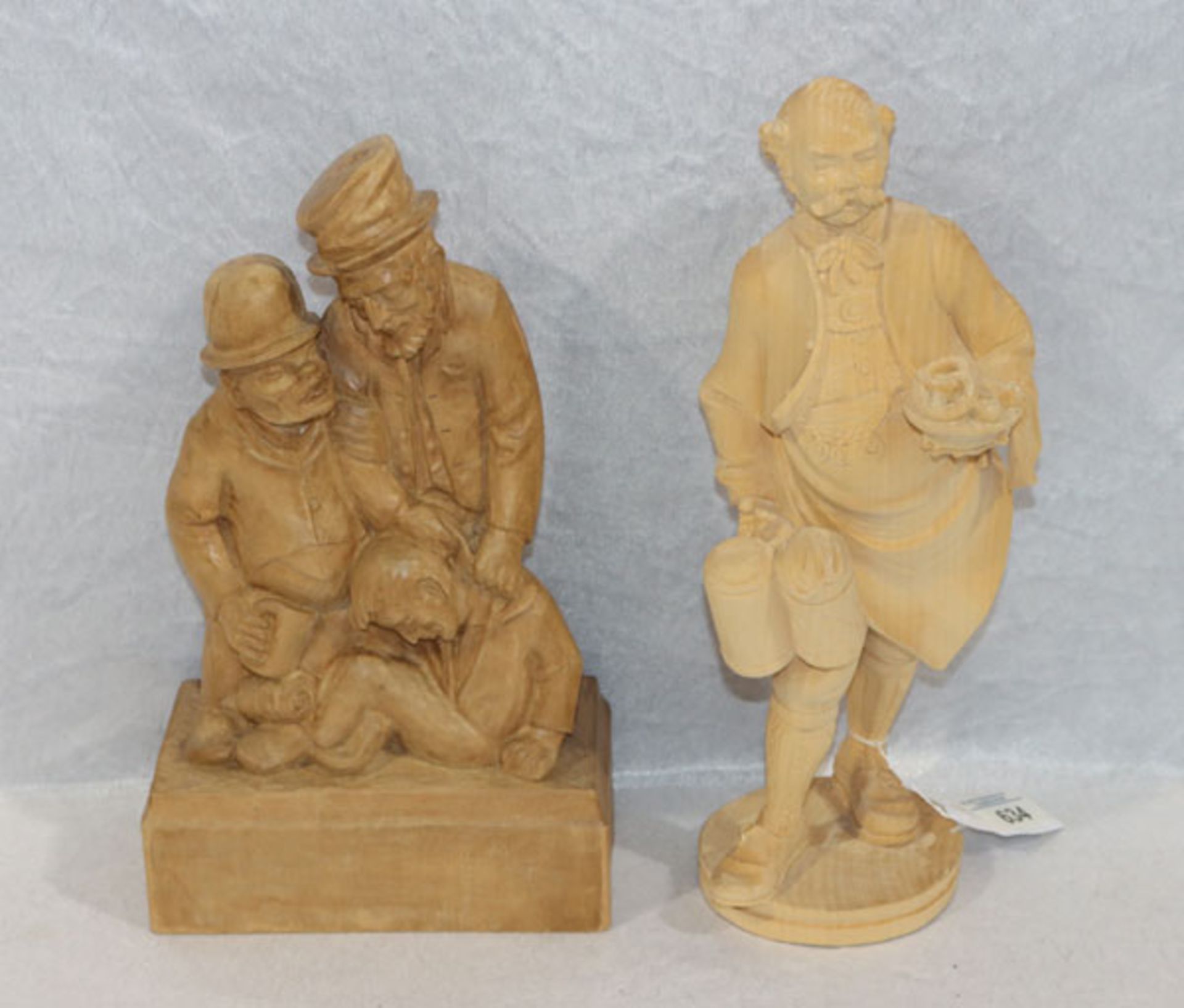 Holz Figurengruppe '3 Männer', H 29 cm, und Holzfigur 'Wirt'