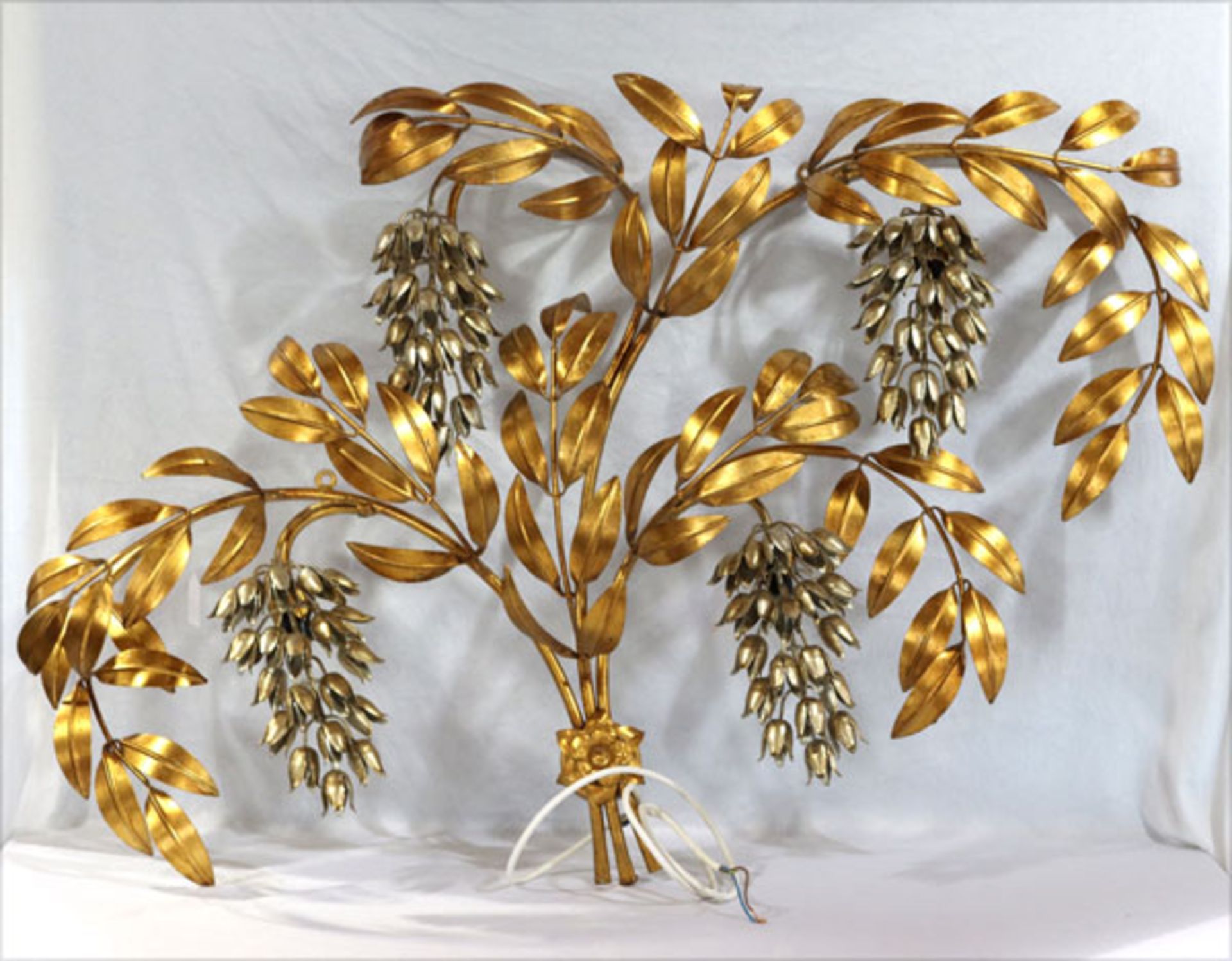 Metall Wandlampe in Form von plastischen Blumen mit 4 Leuchten, H 80 cm, B 120 cm, T 23 cm,