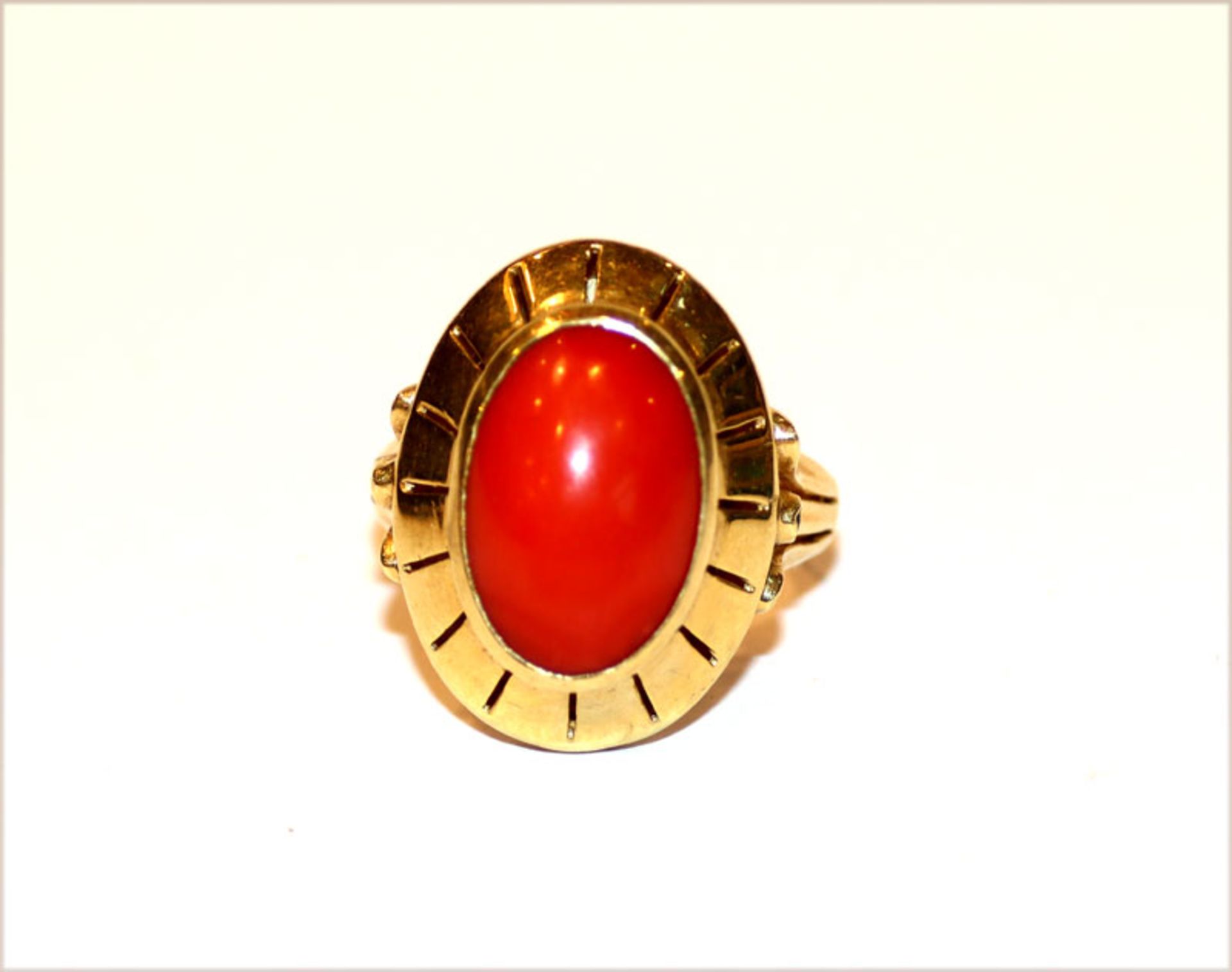 14 k Gelbgold Ring mit Koralle, 5,2 gr., Gr. 53