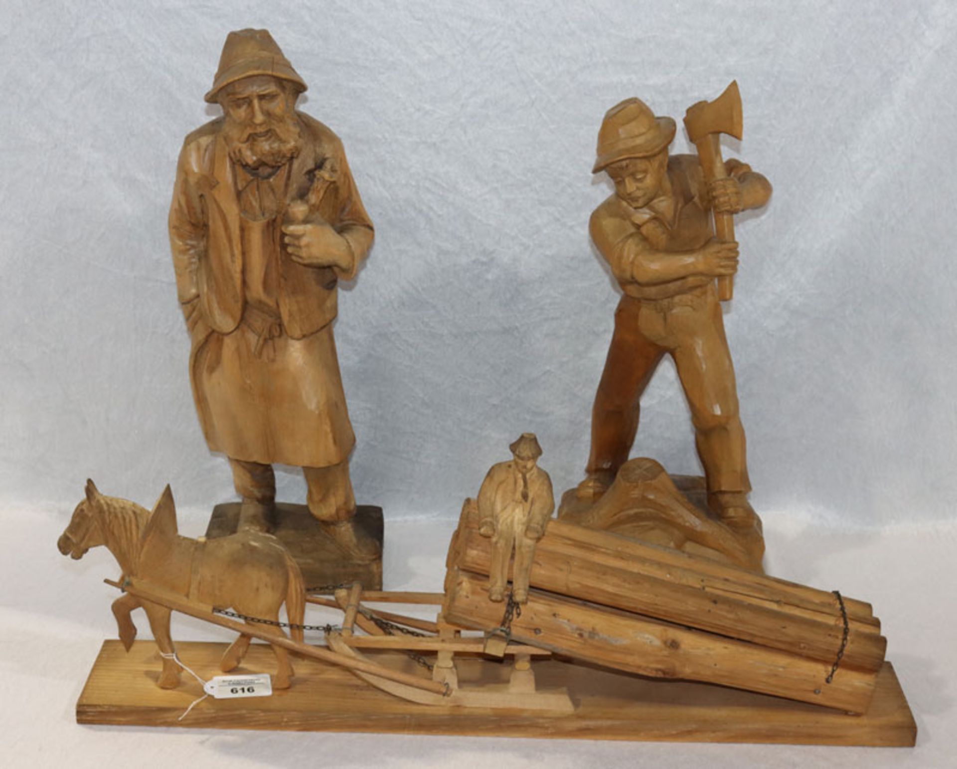 Holz Skulpturen: 'Holzfuhrwerk mit Pferd und Holzknecht', H 23 cm, L 63 cm, B 14 cm und 2