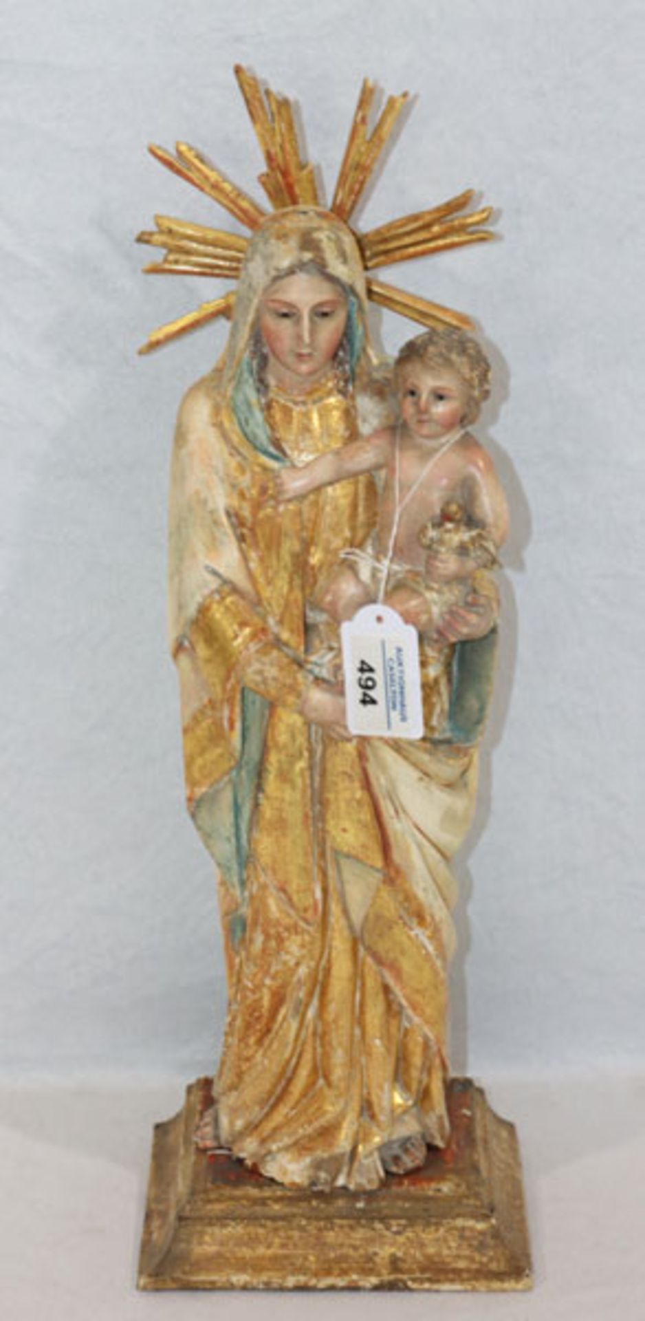 Holz Figurenskulptur 'Maria mit Kind, Strahlenkranz und Taube', gefaßt, Fassung beschädigt, 19.