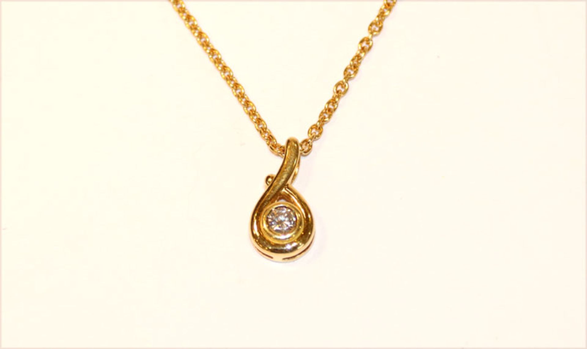 18 k Gelbgold Kette, L 44 cm, mit 0,13 ct. Diamant-Anhänger, zus. 5,75 gr.