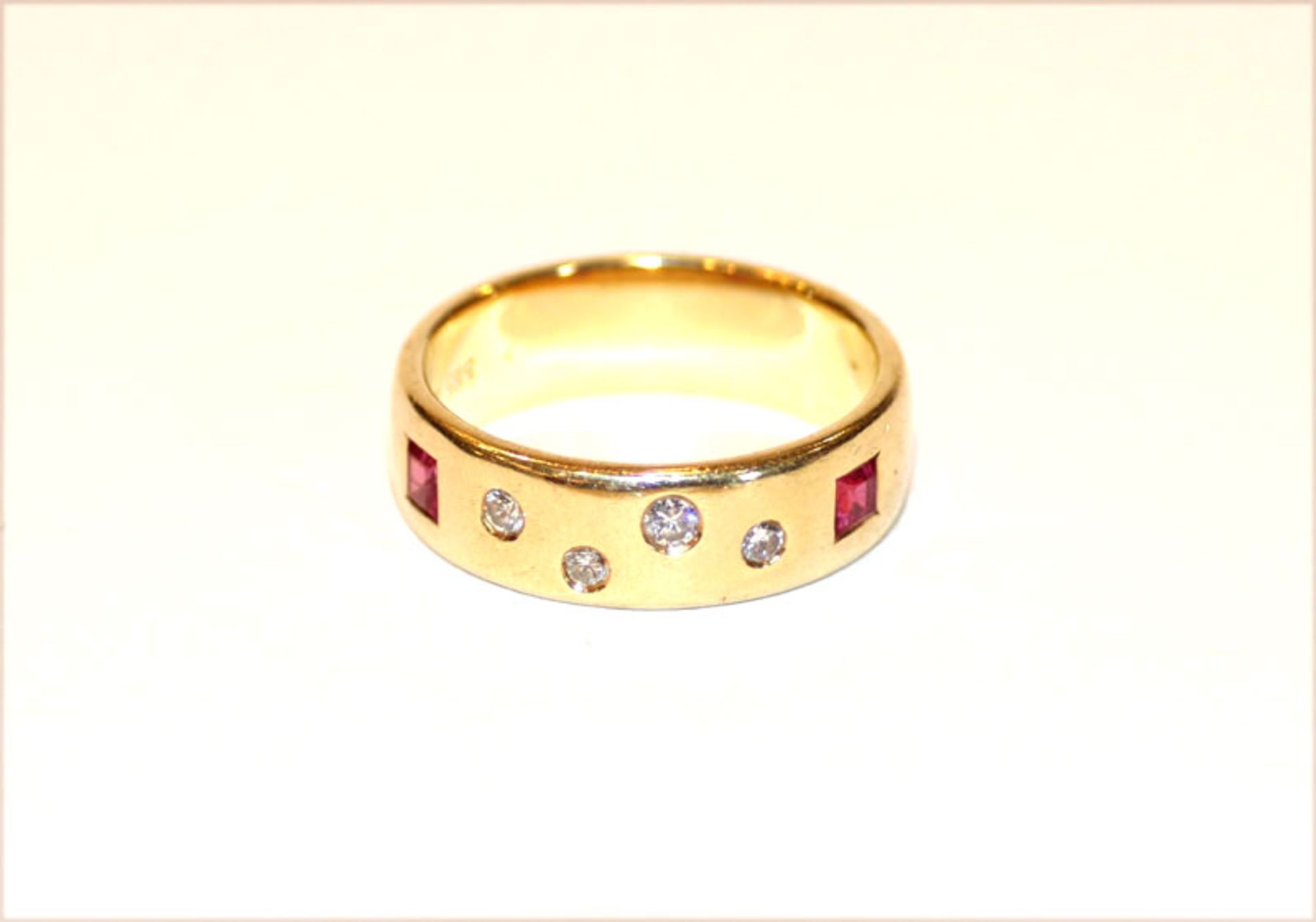 14 k Gelbgold Ring mit 2 Rubinen in Carréform und 4 Diamanten, 6 gr., Gr. 52
