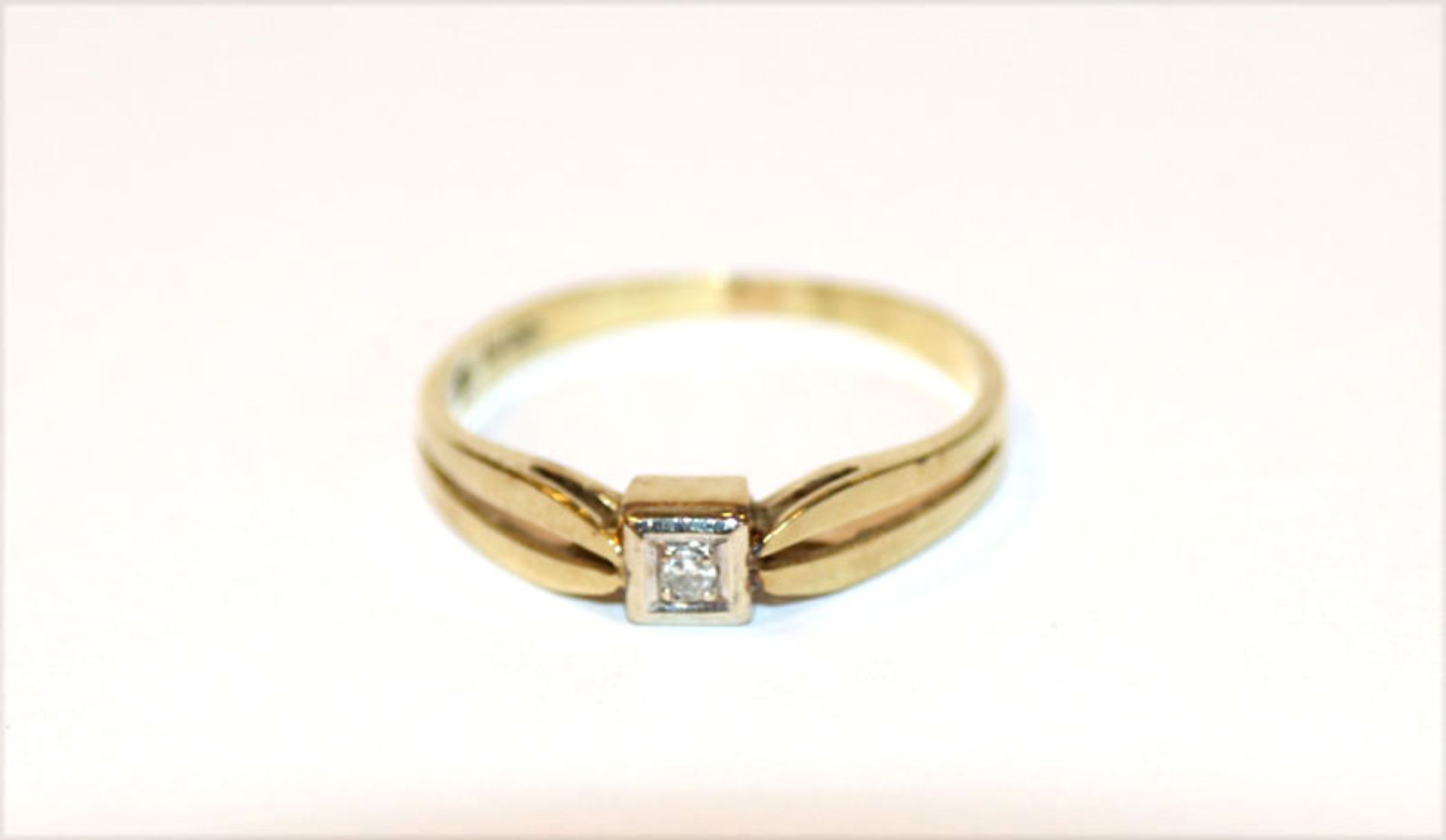 14 k Gelbgold Ring mit in Weißgold gefaßten Diamanten, 1,5 gr., Gr. 53