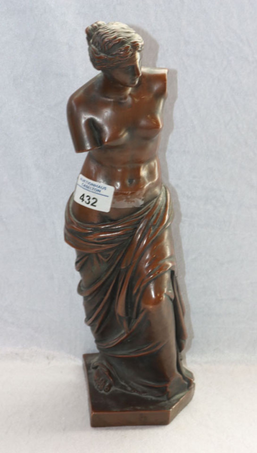 Metallguß Figurenskulptur 'Frauendarstellung', H 38 cm, B 13 cm, T 12 cm