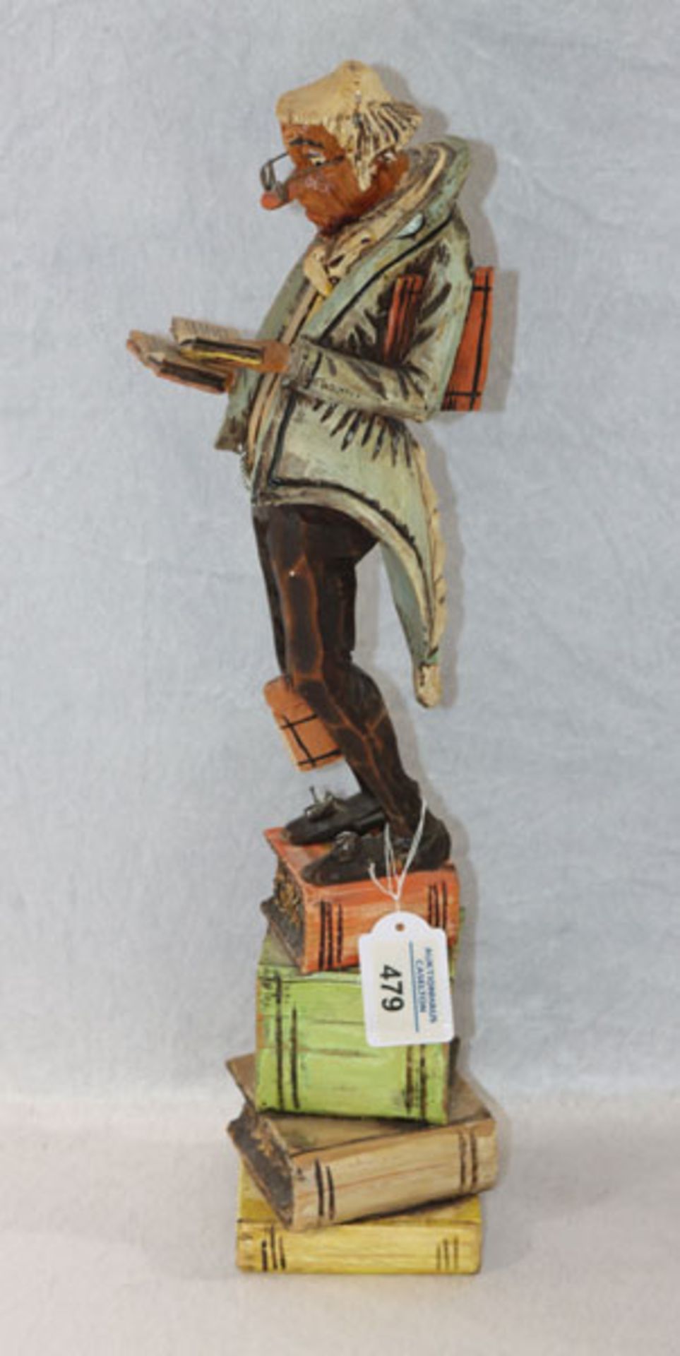 Holzfigur 'Bücherwurm auf Bücher stehend', farbig gefaßt, H 45 cm, bestossen